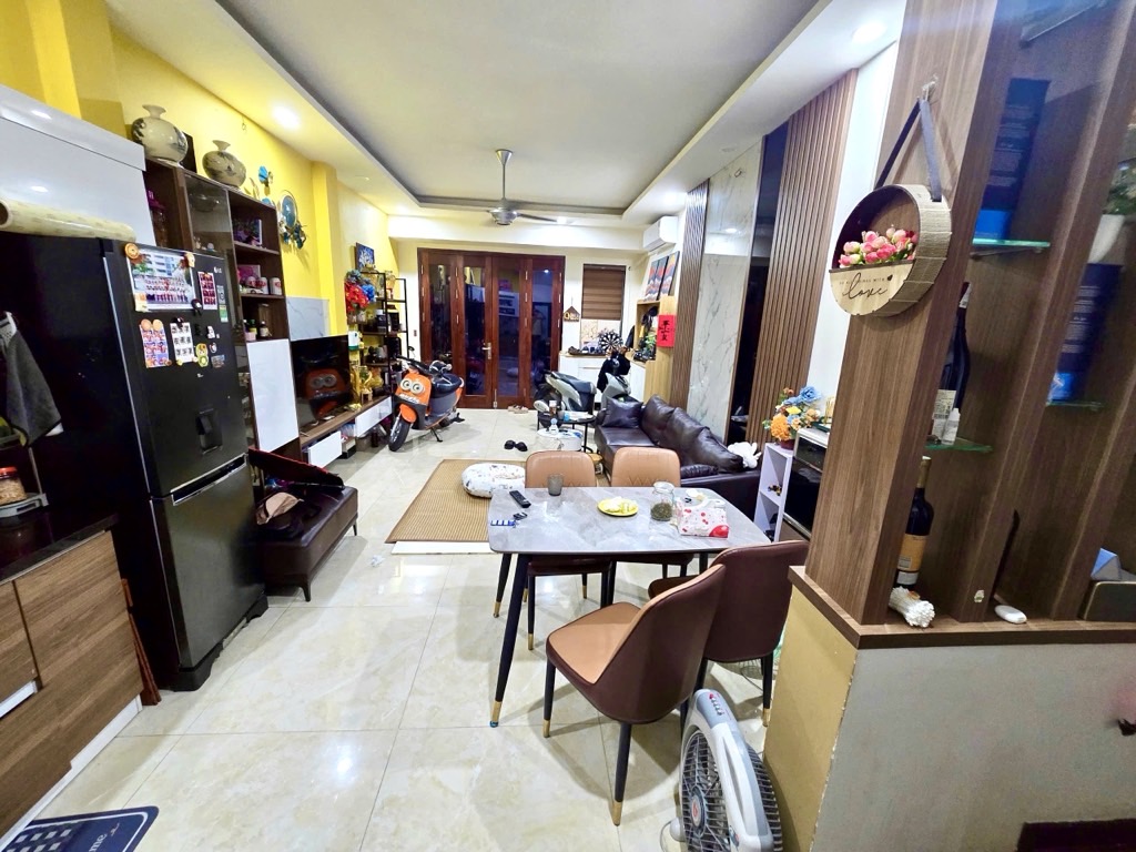 Nhà đẹp ngõ thông Cầu Giấy - Sống chất, giá hợp lý