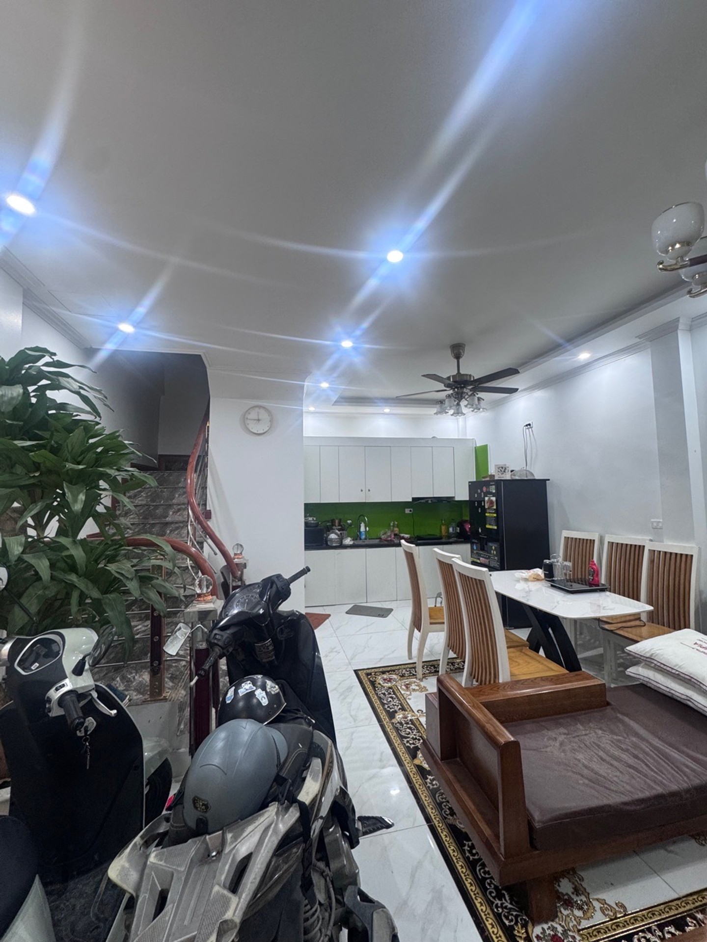 Nhà bán 5 tầng Vạn Phúc, đường thông kinh doanh, 40m2 giá chào nhỉnh 8 tỷ.