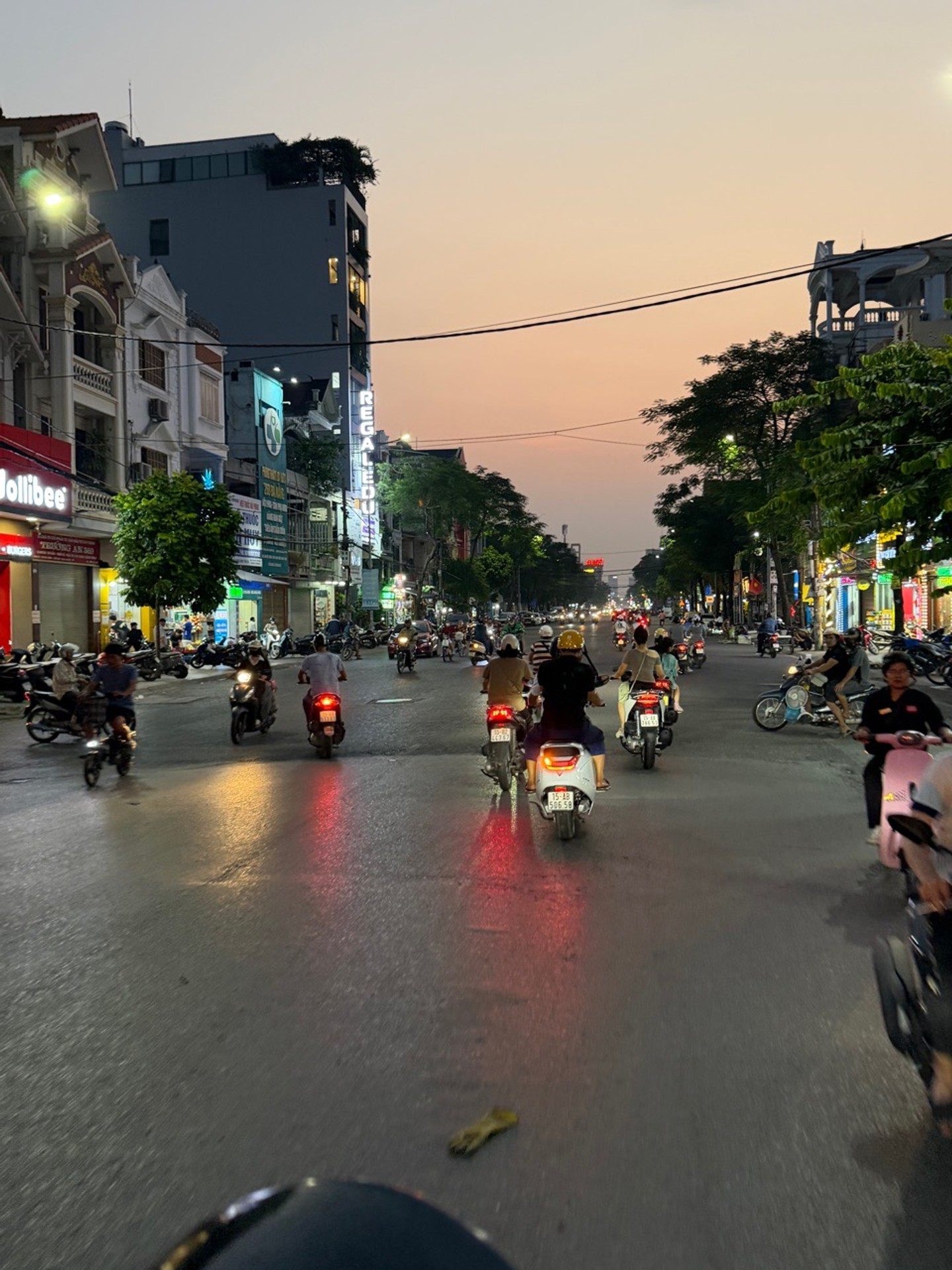 Nhà Lô Góc Đà Nẵng Giá Tốt - 3,5 Tầng, Ô Tô Vào Nhà