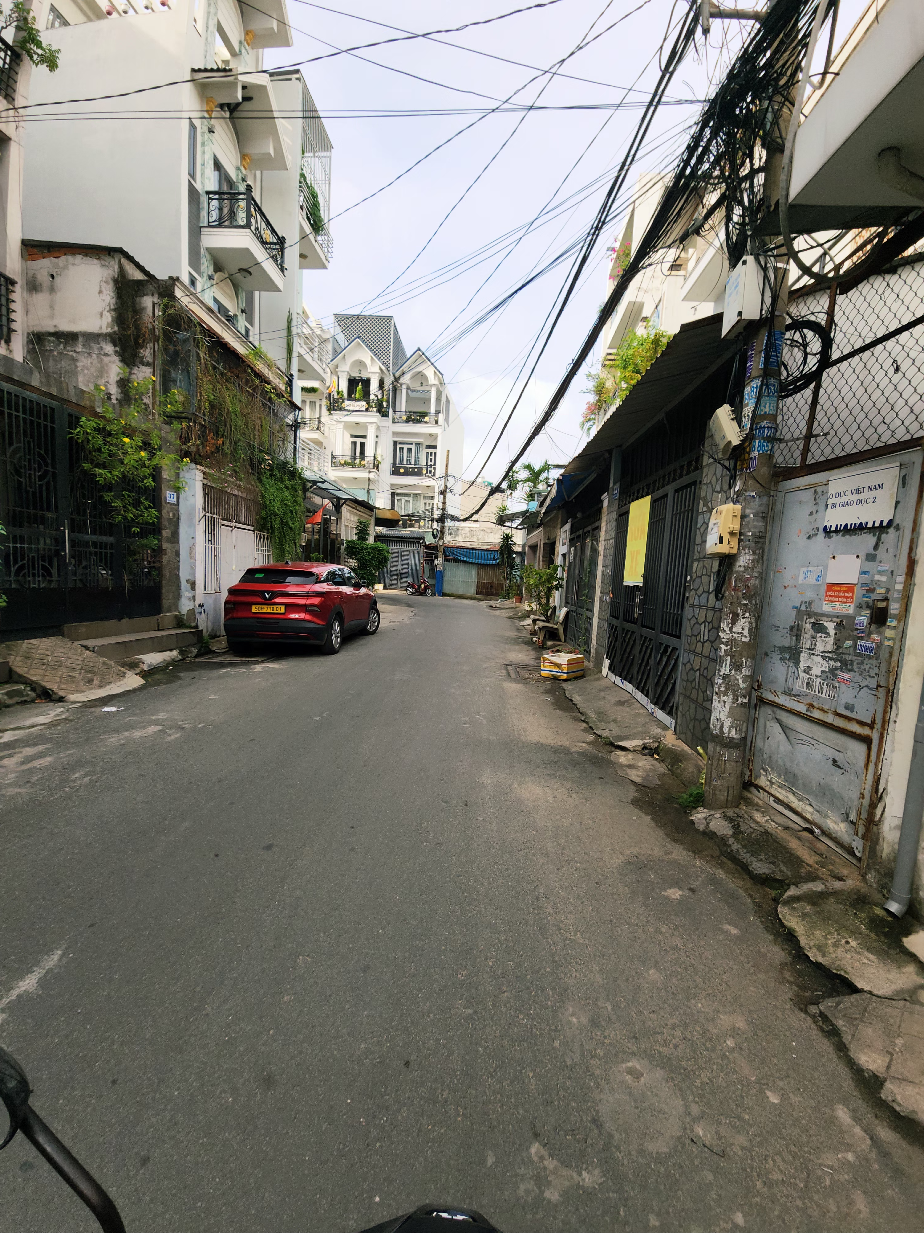 Bán nhà riêng 3 tầng gần sân bay Tân Bình, diện tích 71m2