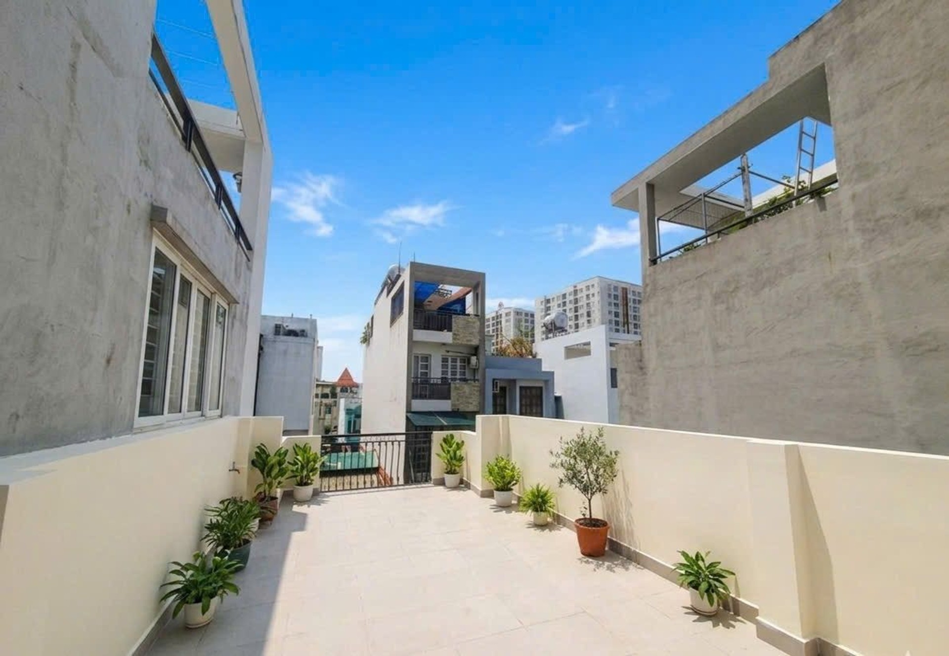 Bán nhà 4 tầng 70m2 hẻm xe hơi Phổ Quang Tân Bình