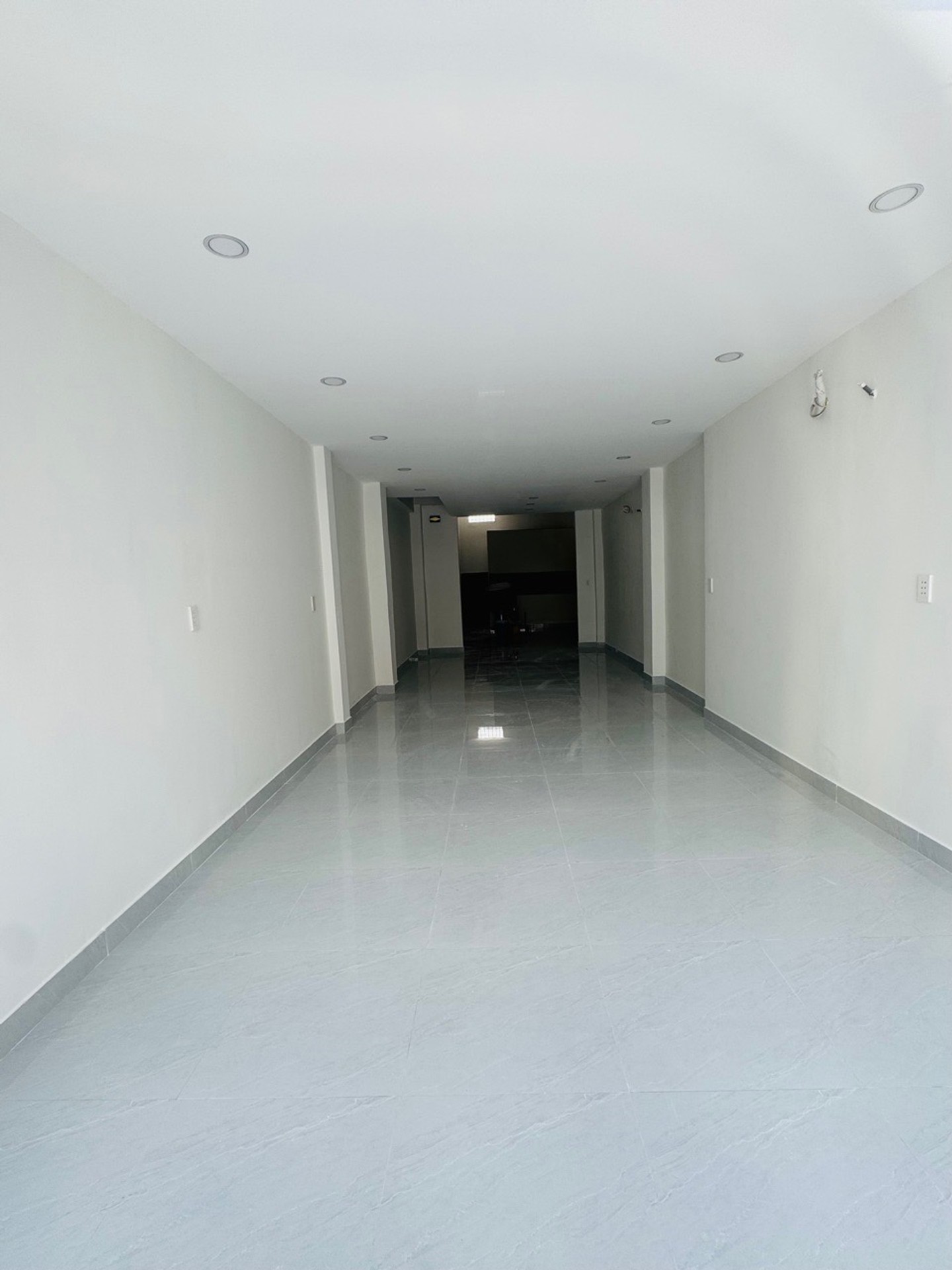 Bán nhà 2 tầng mặt phố phường Linh Xuân, TP Thủ Đức, kinh doanh sầm uất