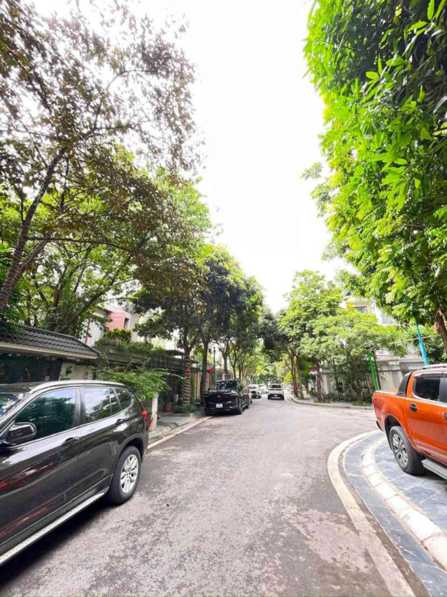 Bán biệt thự liền kề 200m2 mặt tiền 10m Tây Nam Linh Đàm, view vườn hoa, 3 mặt thoáng