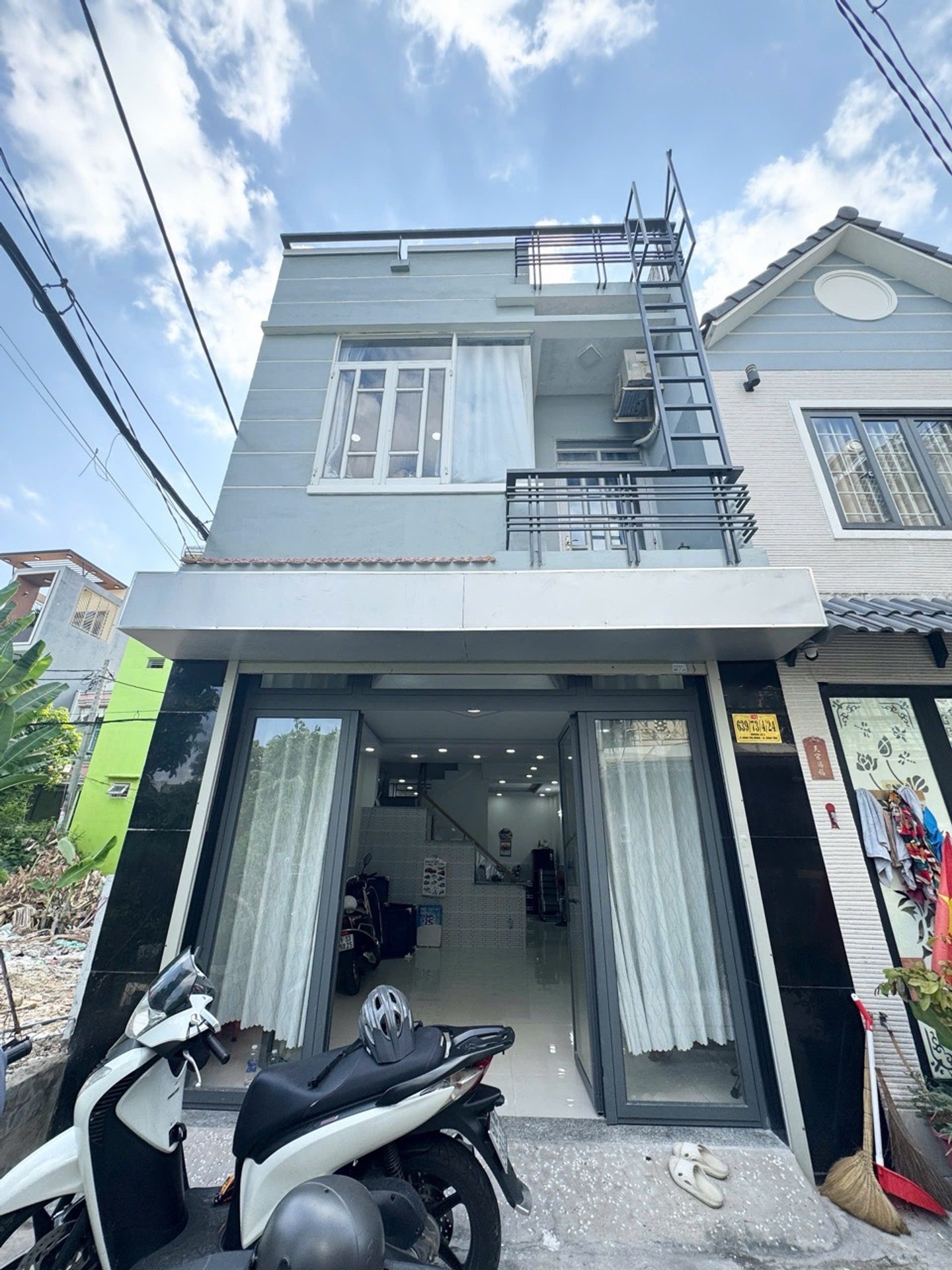 Nhà mới chính chủ , diện tích ngang gần 5m dài hơn 12m , chỉ 4t.y hơn , nhà đang cho thuê 8tr/thang