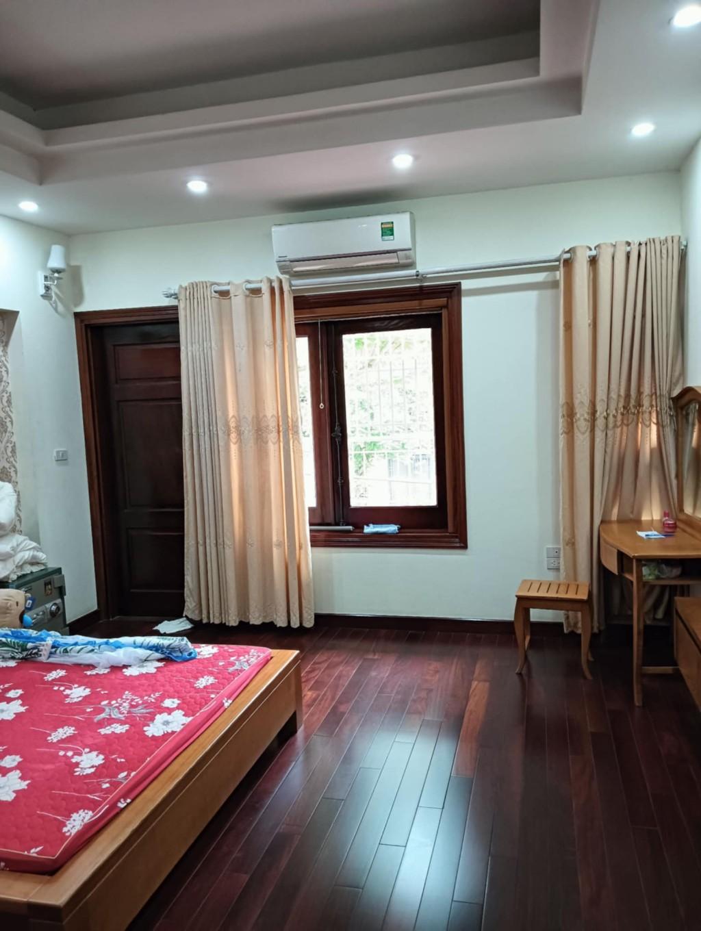 Bán nhà mặt phố 2 tầng rộng 2290 m² mặt tiền 37 m tại phường trung tâm gần hồ Hoàn Kiếm
