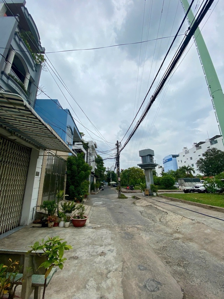 Cơ hội hiếm có sở hữu nhà 2 tầng mặt tiền Nguyễn Sơn, Tân Phú