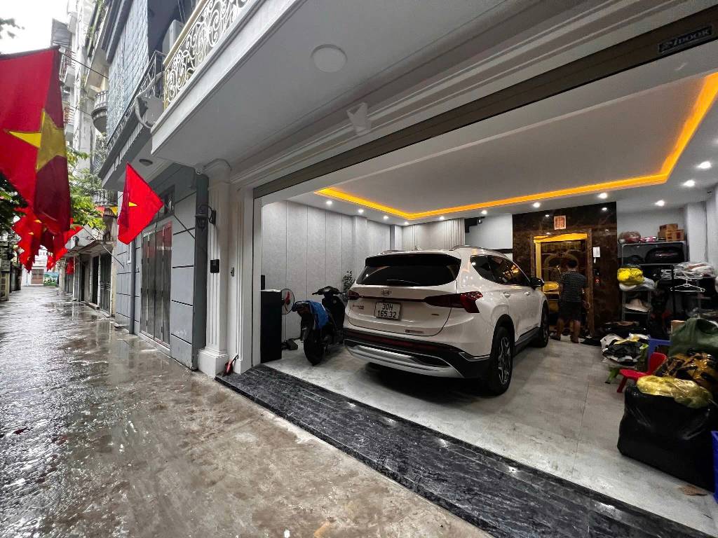 Nhà Lô Góc 6 Tầng Gara 2 Ô Tô Ngay Trung Tâm