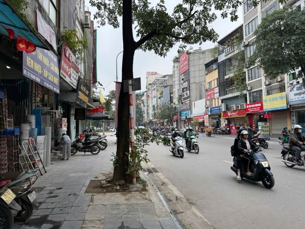 Bán nhà mặt phố Thanh Nhàn, diện tích 170m2, 5 tầng, mặt tiền 11m