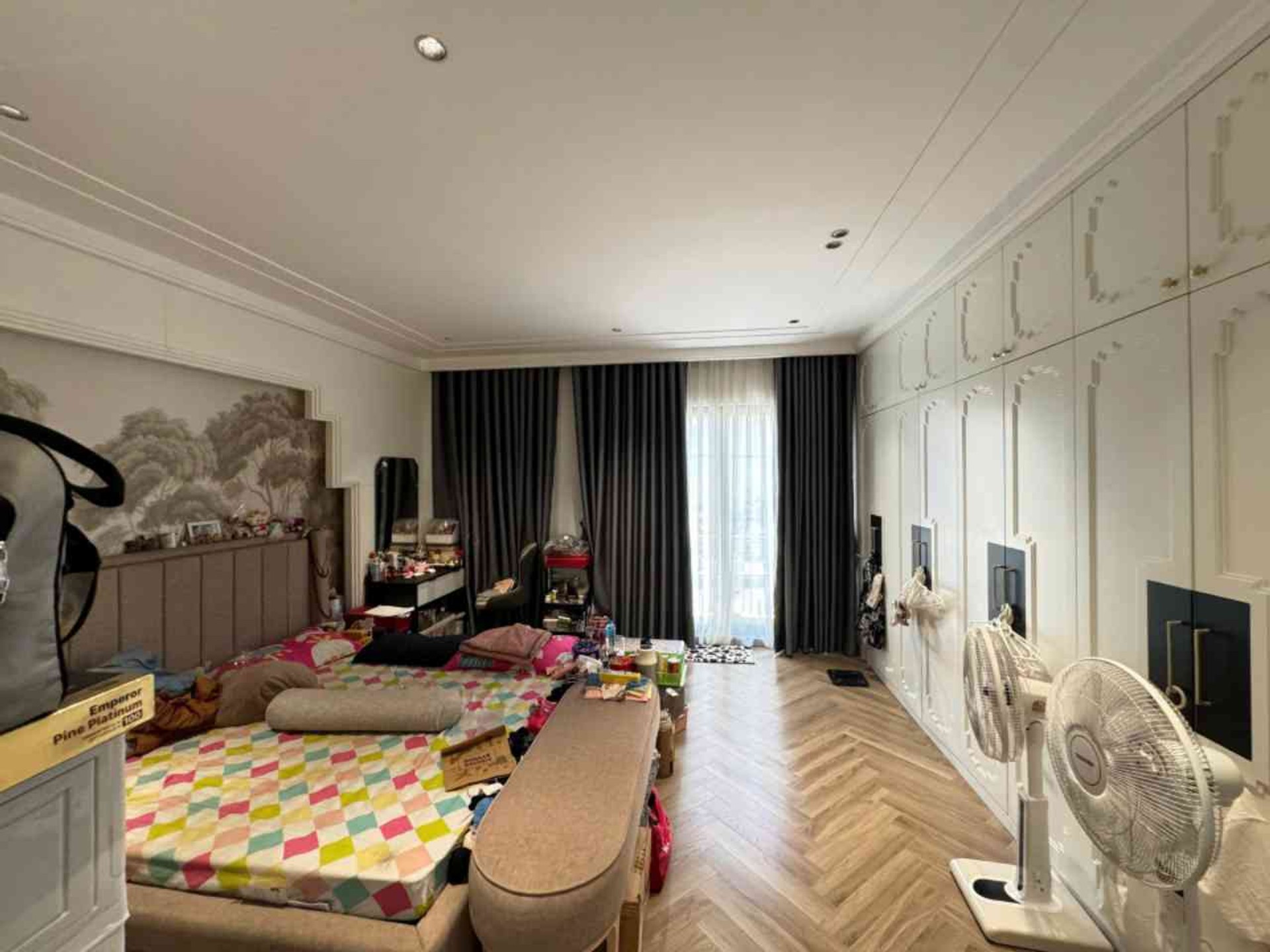 Nhà 7 tầng thang máy Lô Góc Nguyễn Sơn gần bệnh viện Tâm Anh , gara ô tô, full nội thất