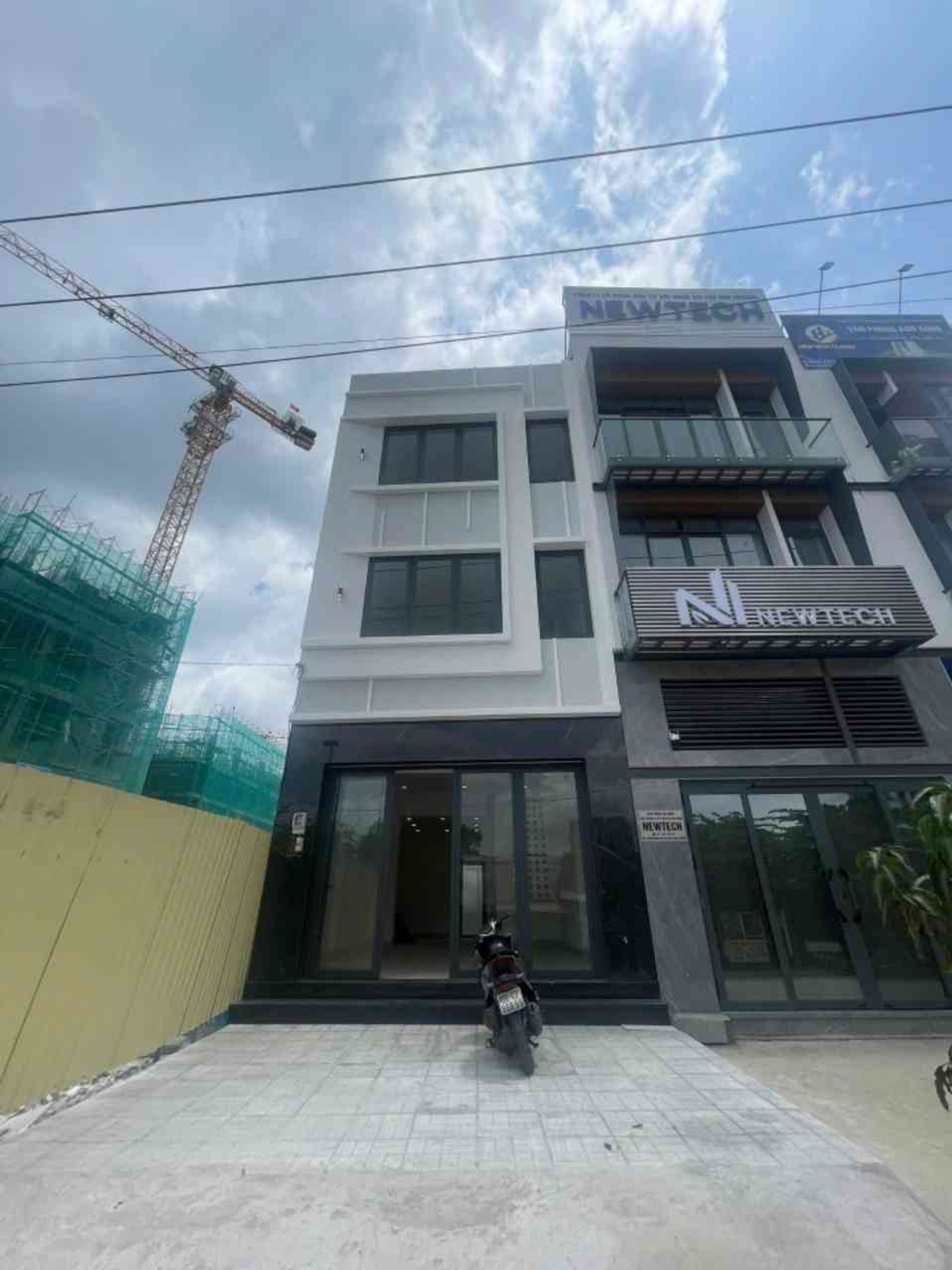 Nhà 3 tầng mới hoàn thiện, đường rộng 20m, 107m2, khu đất vàng Đào Trí quận 7, 12 tỷ thương lượng