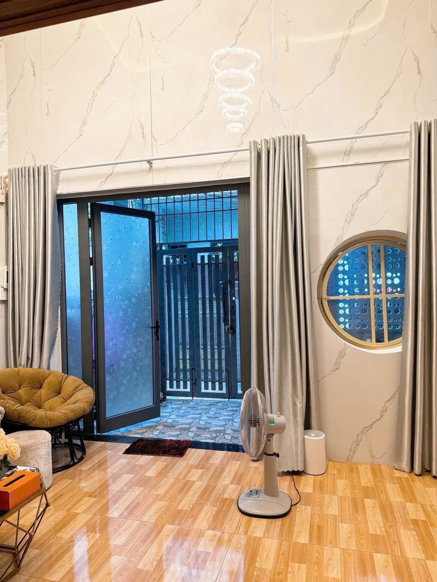 Bán nhà riêng 2 tầng lô góc trung tâm phường Hoàng Diệu, 65.3m2, pháp lý đầy đủ