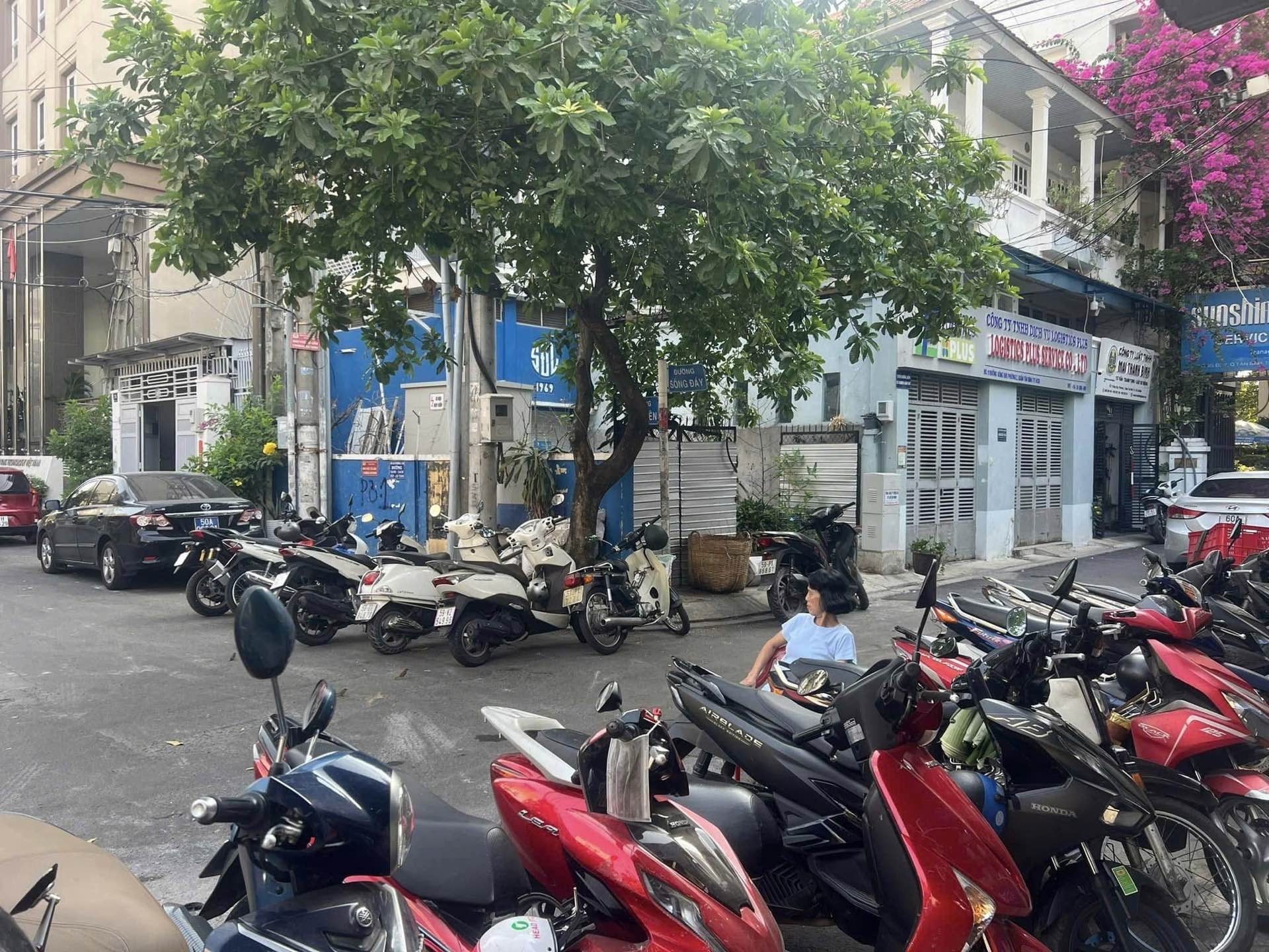 Nhà mặt phố 64m2 2 tầng hướng Bắc, gần sân bay Tân Sơn Nhất