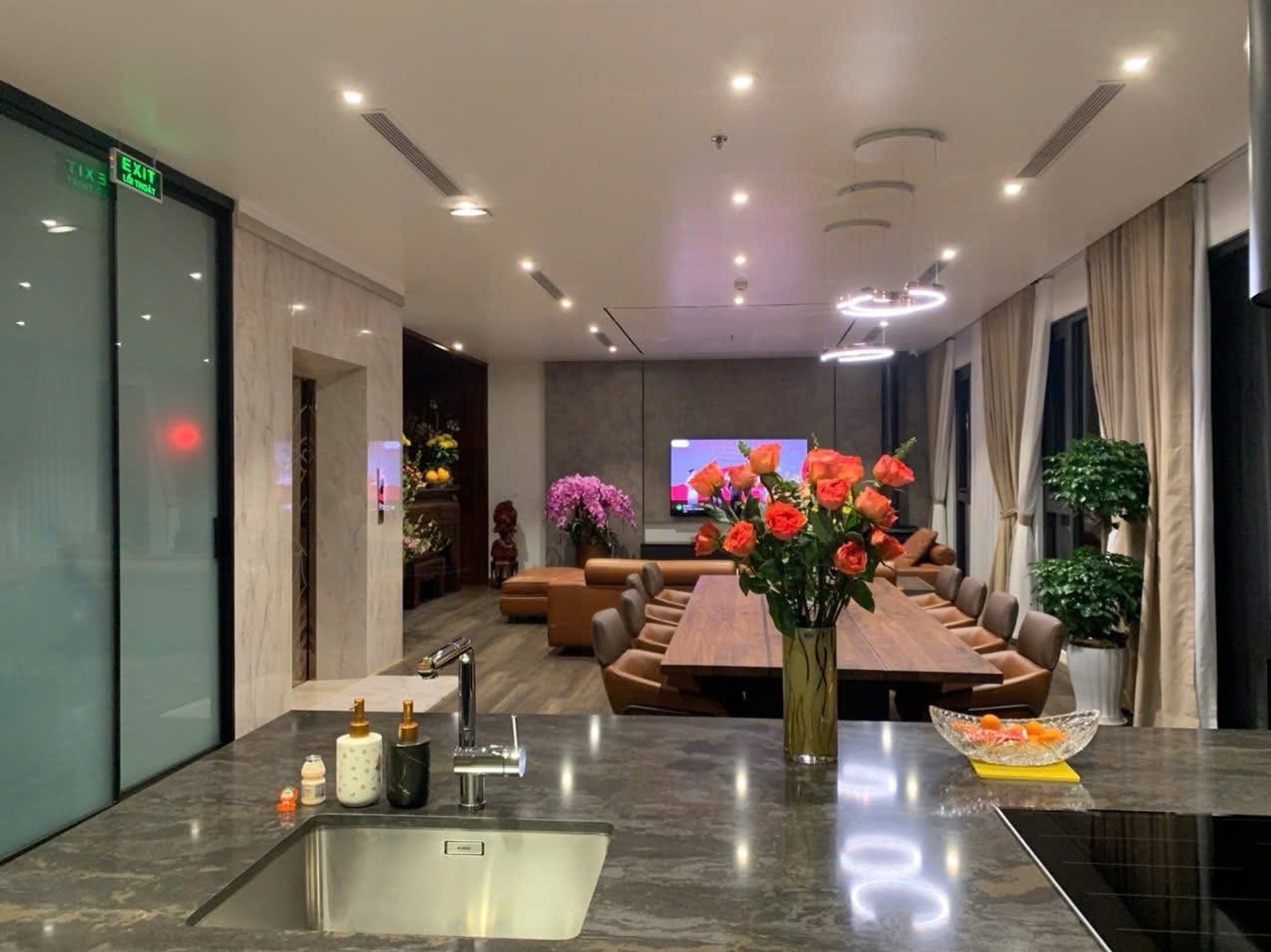 Bán chung cư mini 8 tầng view Hồ Tây tại quận Tây Hồ, Hà Nội, có thang máy