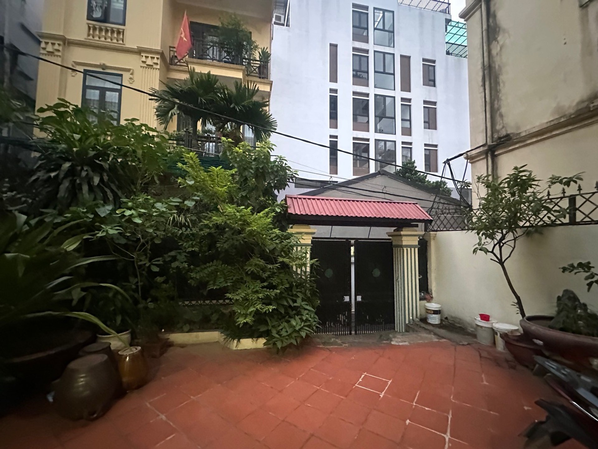 Bán nhà 3 tầng kèm đất vườn rộng gần Hồ Tây, vị trí đắc địa tại quận Tây Hồ