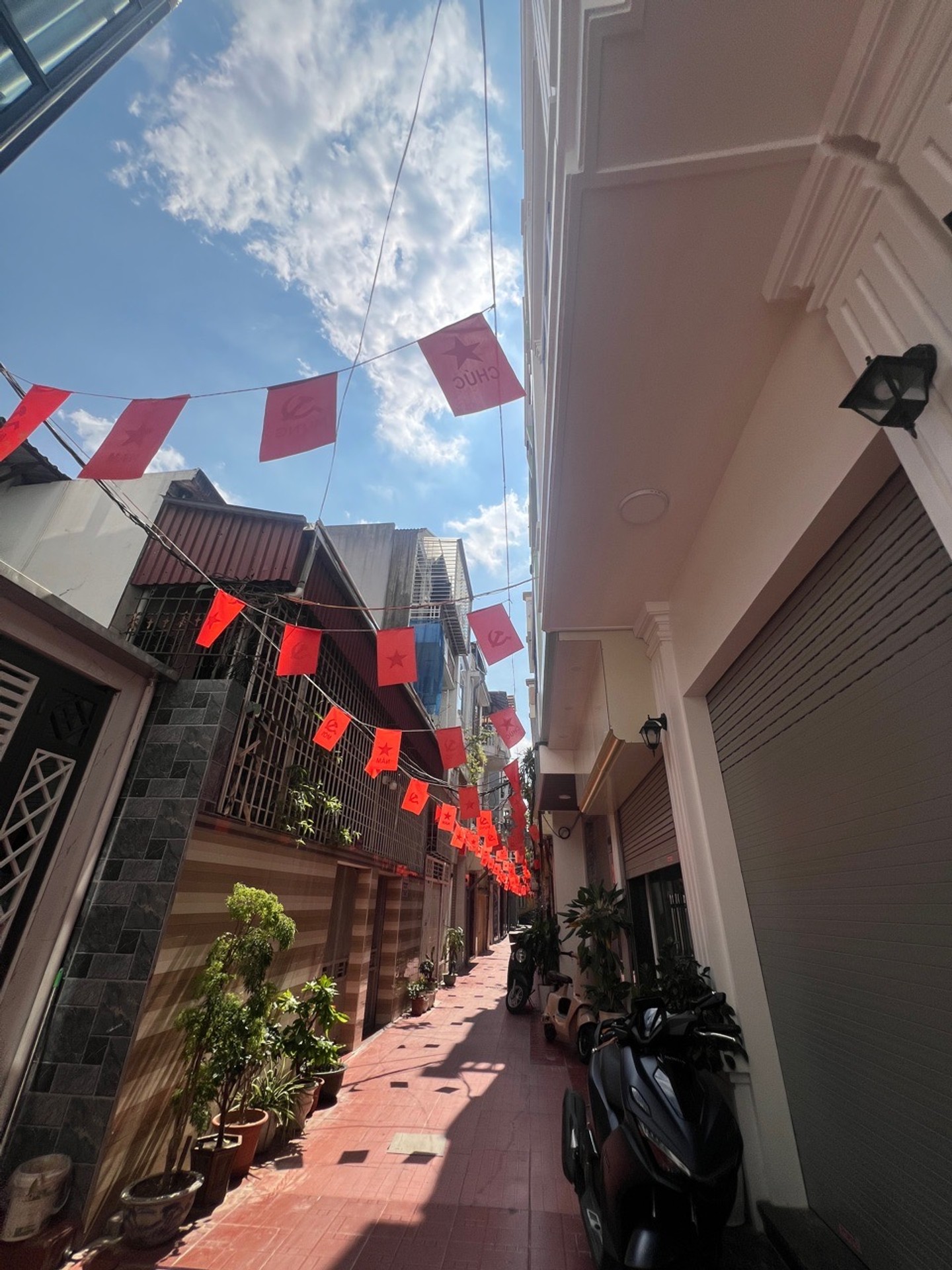 Cơ hội sở hữu nhà 5 tầng hiện đại sát phố Tô Hiệu, giá ưu đãi giảm ngay 150 triệu