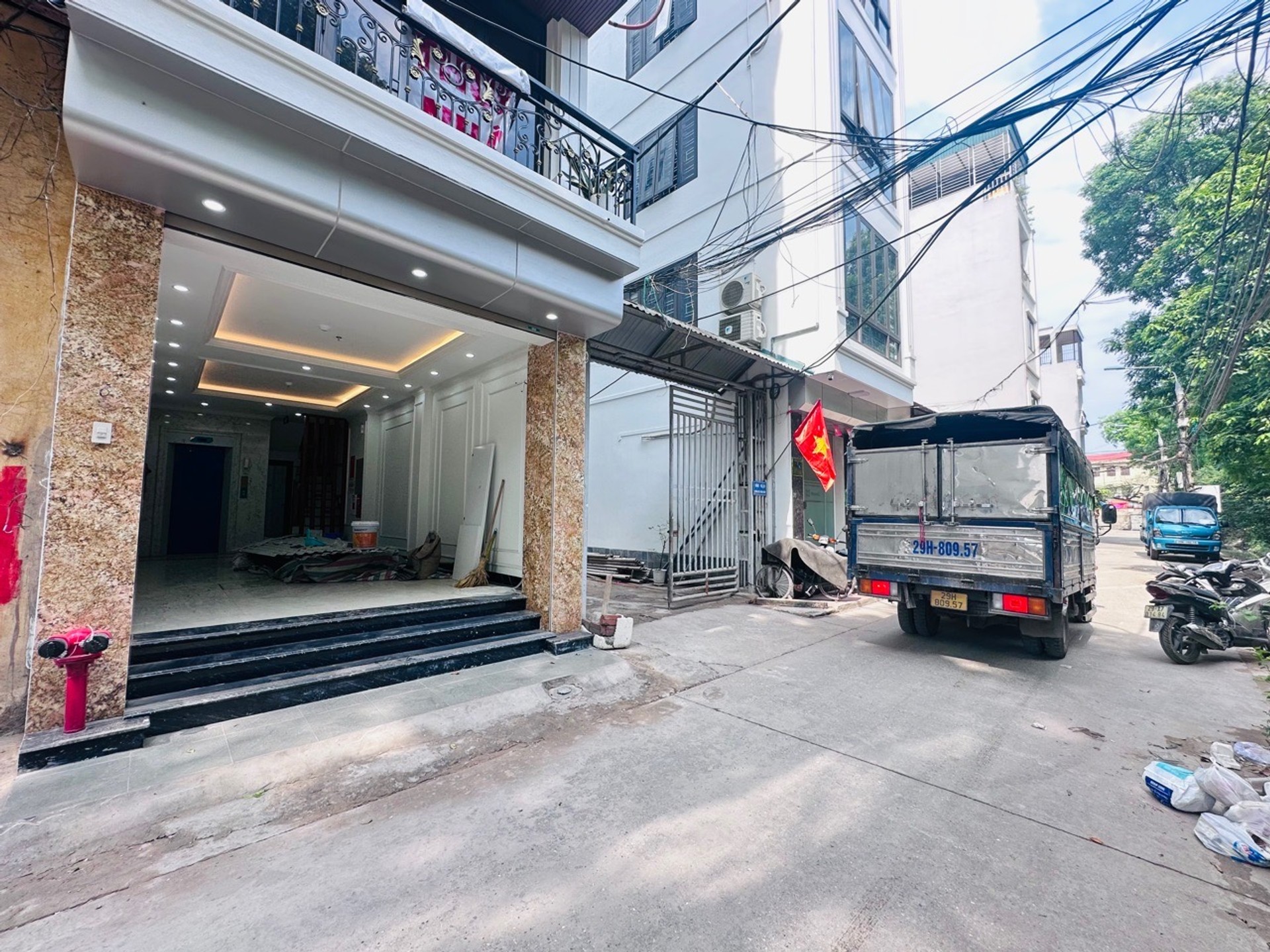Bán nhà mặt phố Hoàng Quốc Việt kéo dài, 40m2, 8 tầng có thang máy