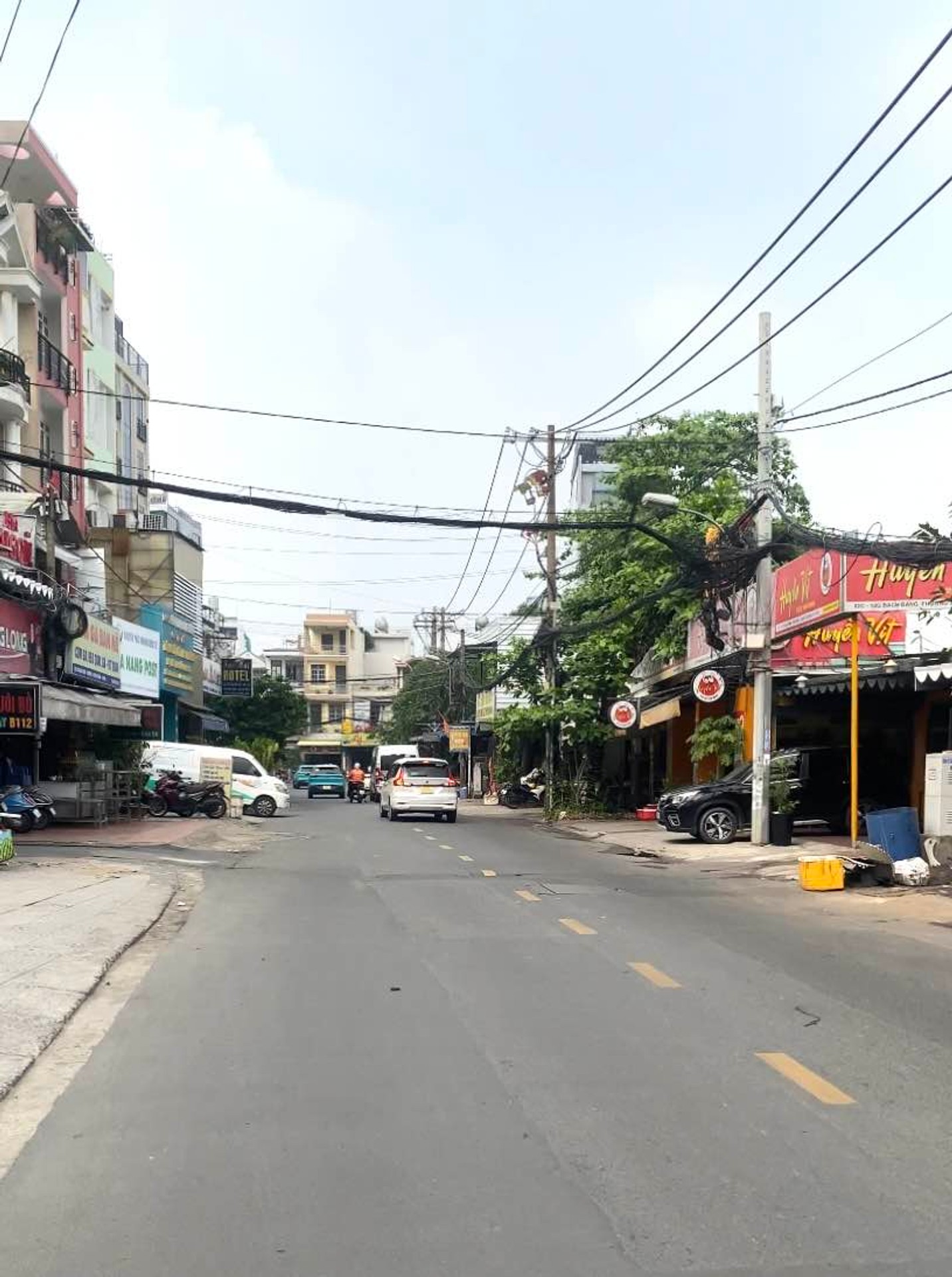 Nhà mặt phố 4 tầng kinh doanh tốt tại quận Tân Bình