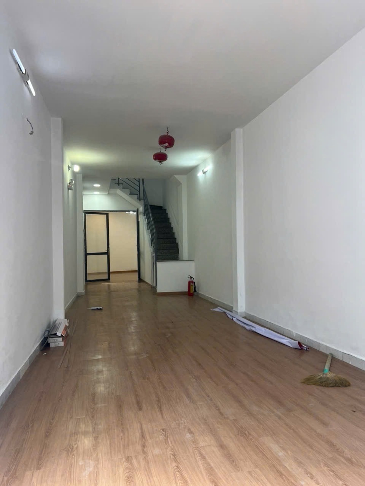 CHDV 13P HẺM XE HƠI Nguyễn Văn Nghi- 81m2, 5 tầng nở hậu - 9,8ty