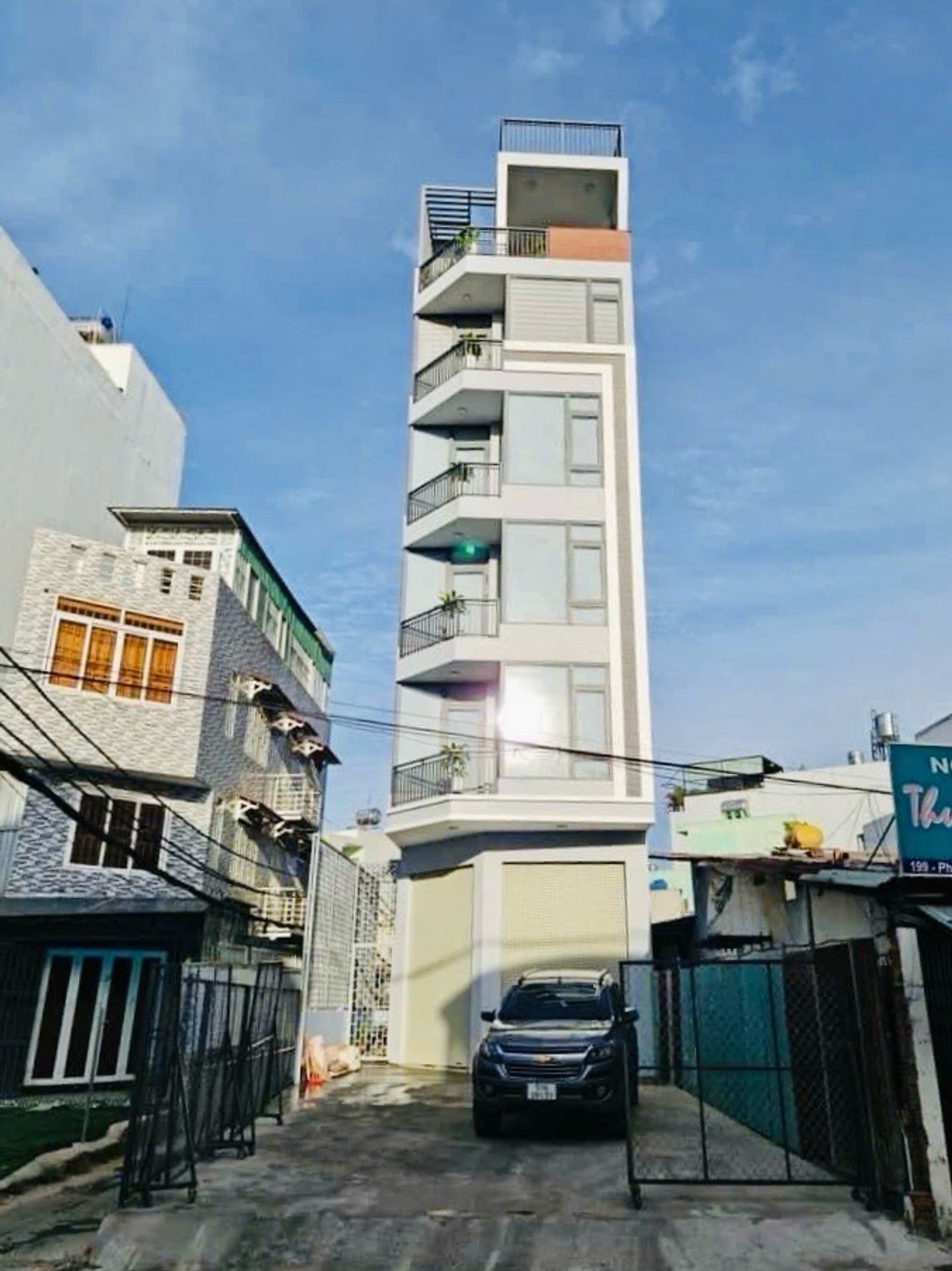 Bán Toà Nhà Mặt Tiền Phạm Văn Bạch, 8 tầng, 115m2, Có Thang Máy, View Sân Bay