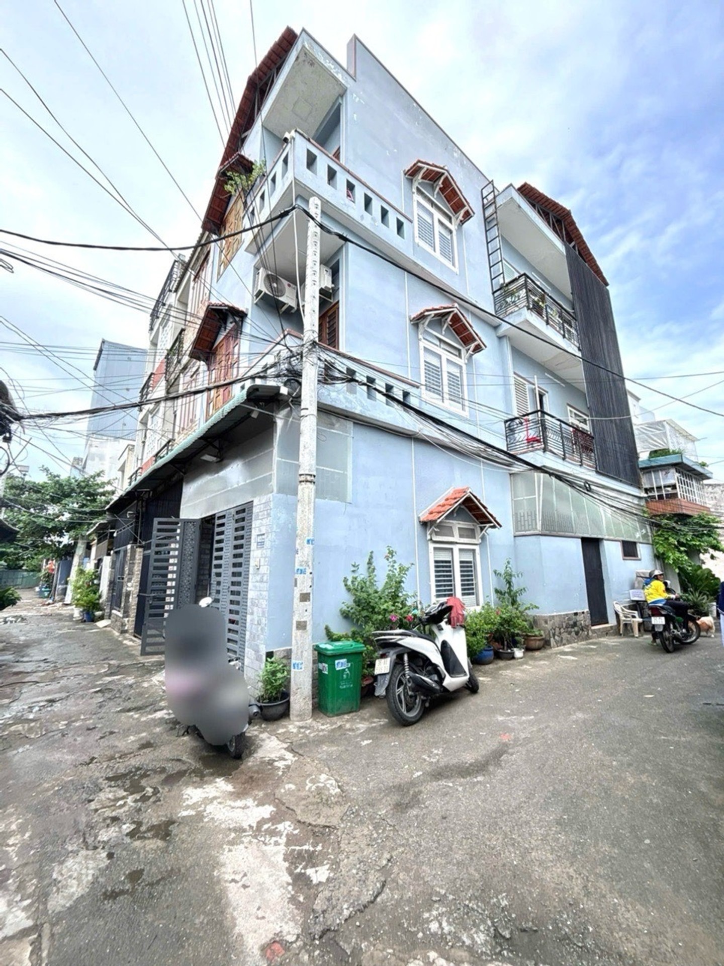 Bán nhà riêng 3 tầng căn góc tại trung tâm phường Trường Thọ, 5 phòng ngủ, giá 6 tỷ