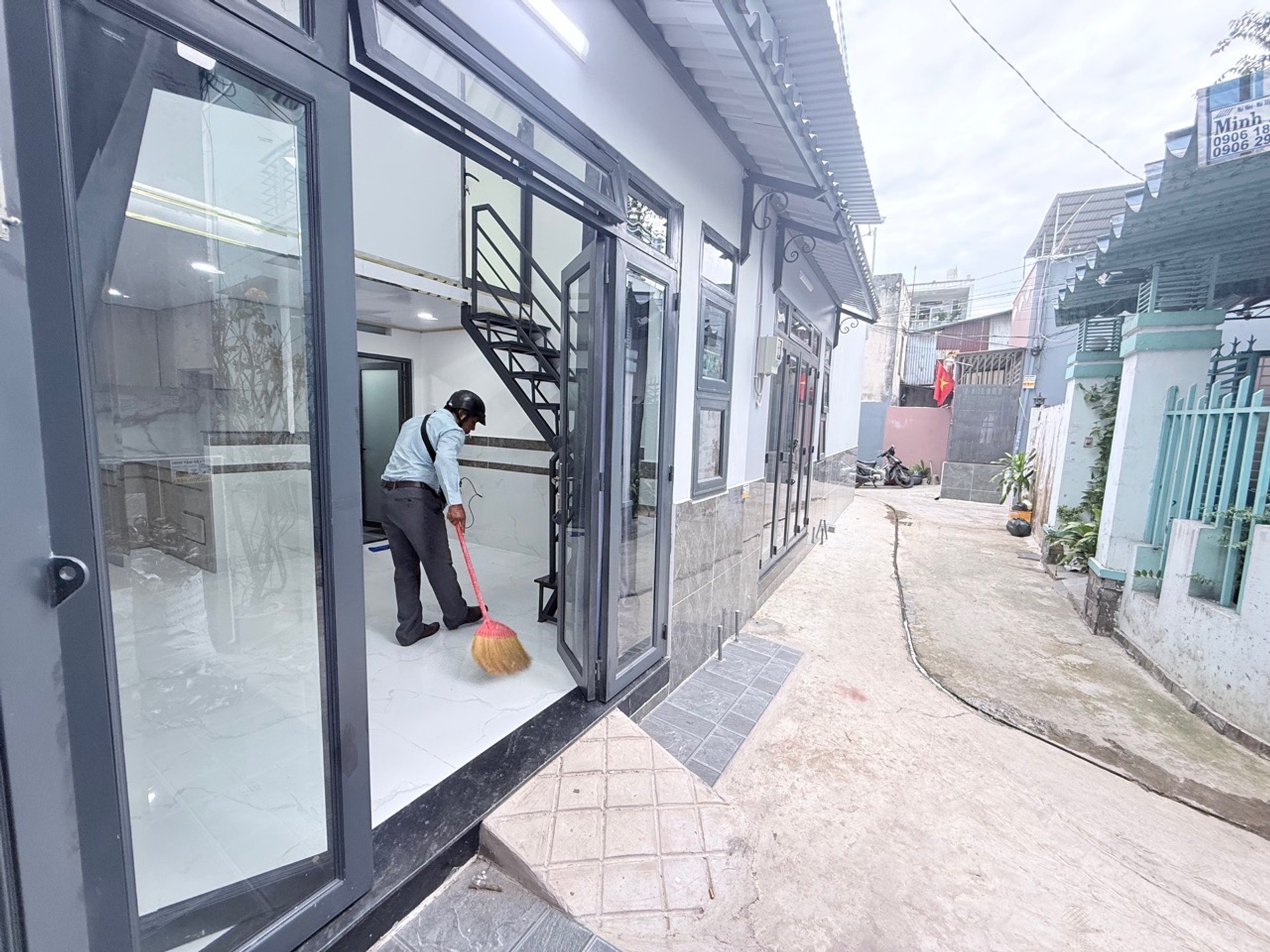 Cơ hội sở hữu nhà BTCT mới xây khu Trung Mỹ Tây, giá tốt nhất thị trường
