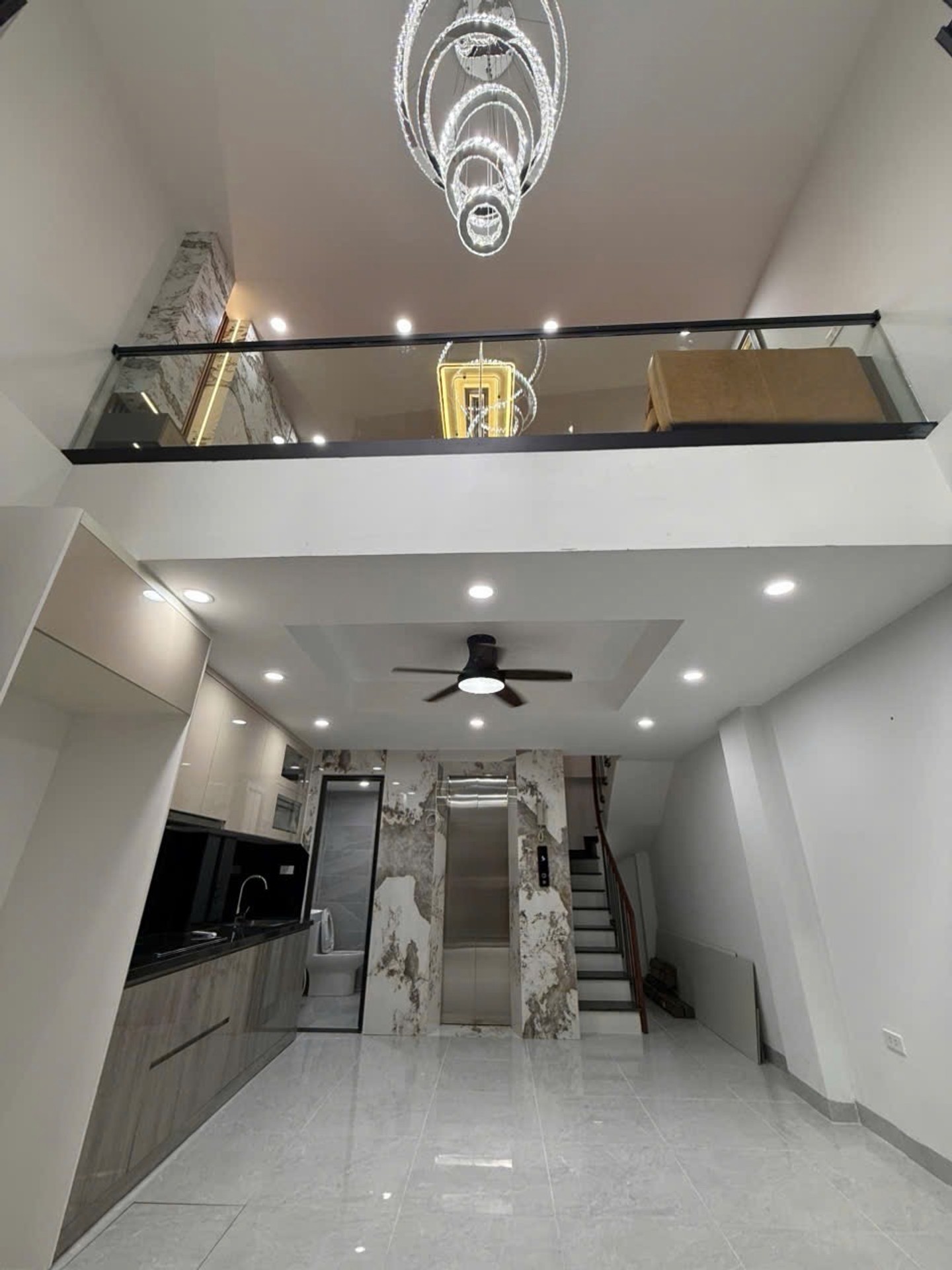 Nhà vip, đẹp, 3 gác đỗ cửa, đắt giá trong khu vực