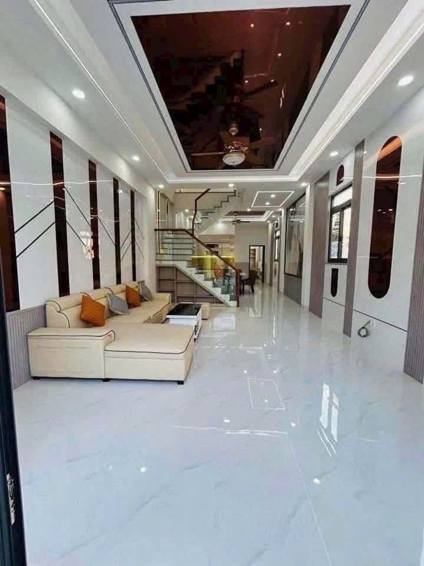 Bán nhà 3 tầng mới xây tại trung tâm phường Đông Minh, diện tích 100m²