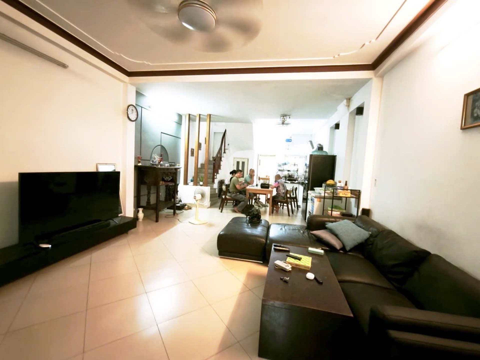 Nhà 3 tầng mặt tiền rộng tại Ngọc Thụy, Long Biên