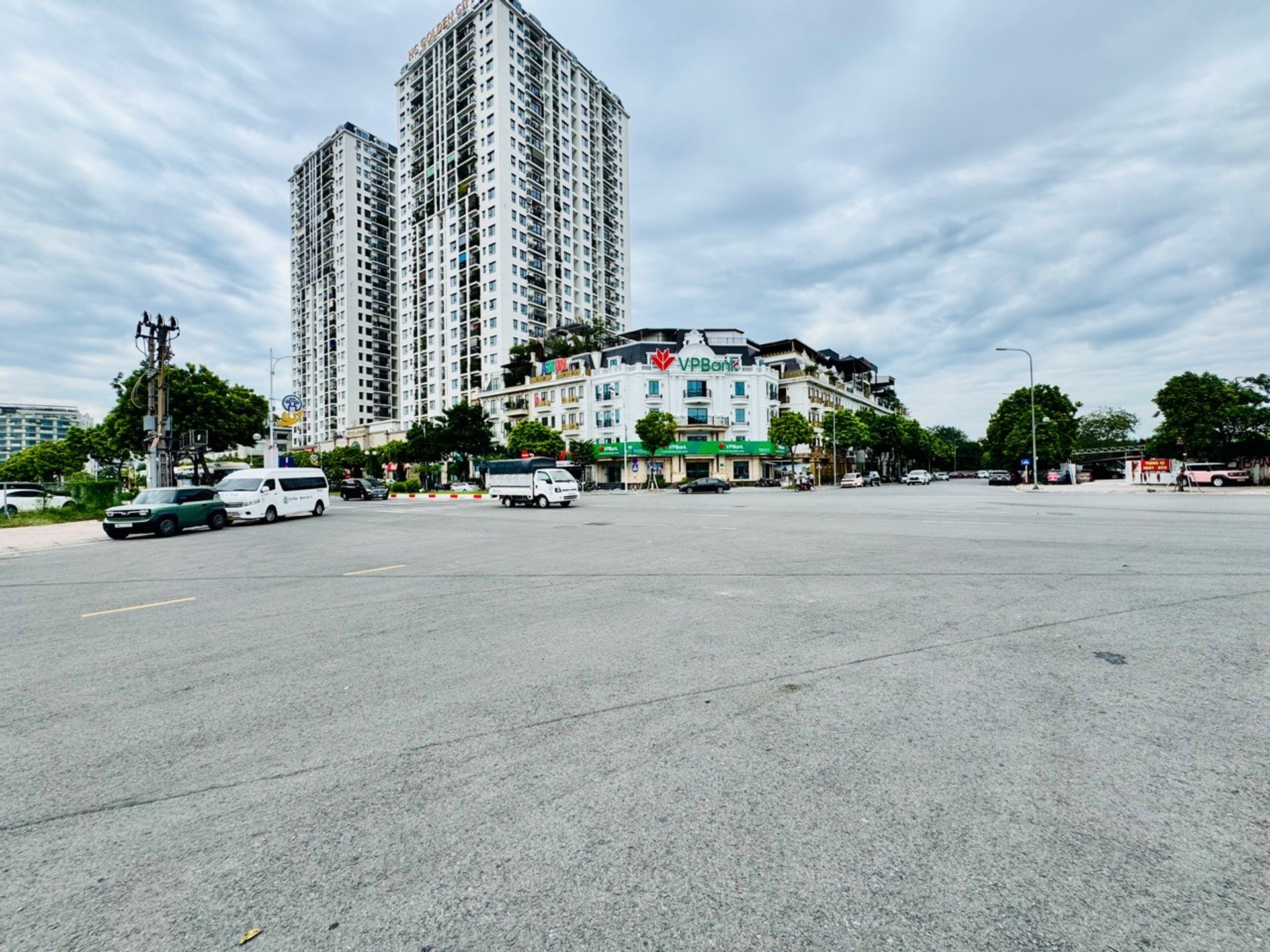 💥💥Hiếm, Đất đẹp mặt phố Hồng Tiến 510m2. Mặt tiền 10.6m. xây toà nhà dòng tiền thì đỉnh