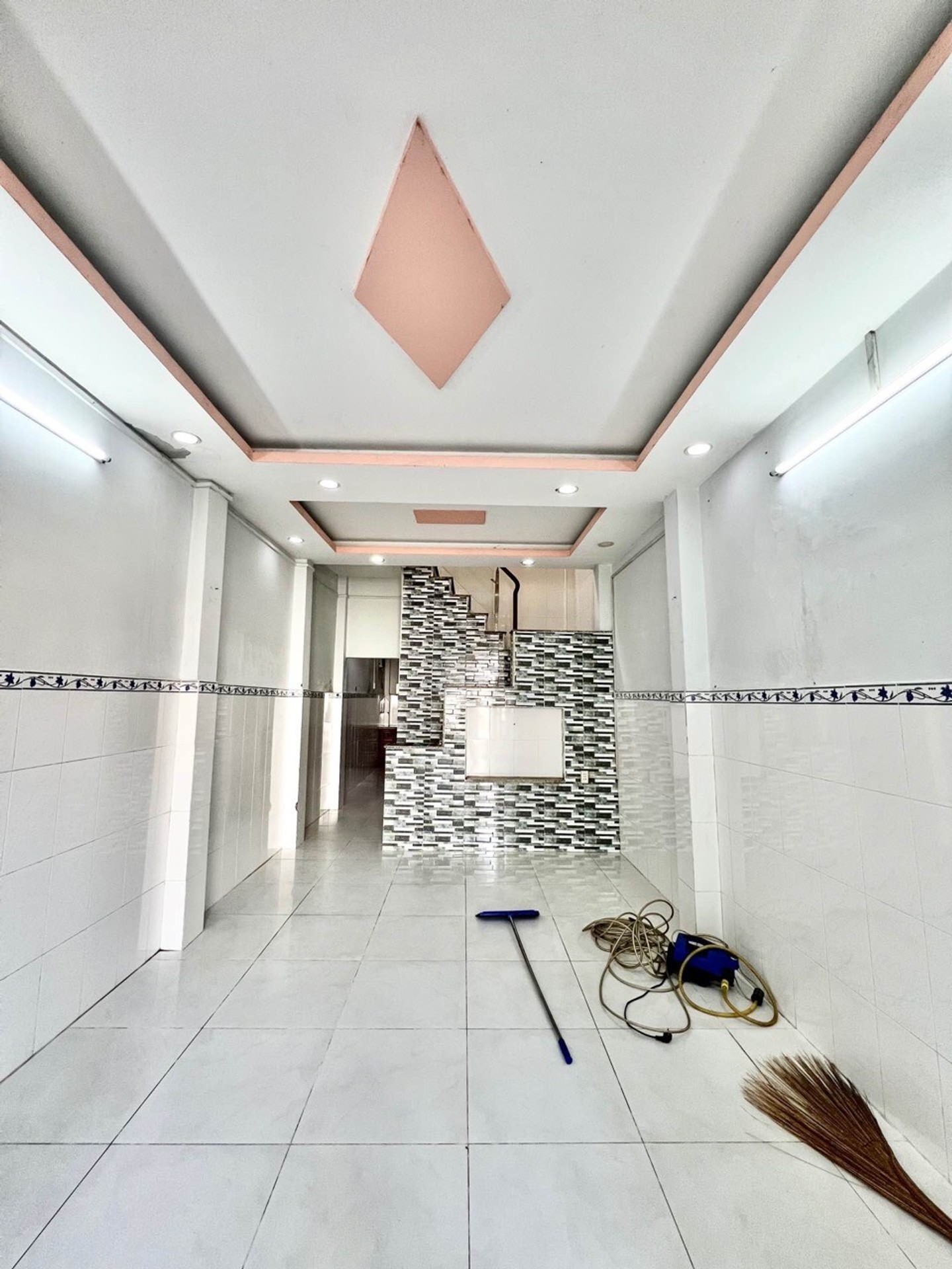 Tỉnh lộ 10 khu cc lê thành tân tạo. Nhà 2 tầng 2PN 2WC. Nhà cuối hẻm An ninh giá rẻ