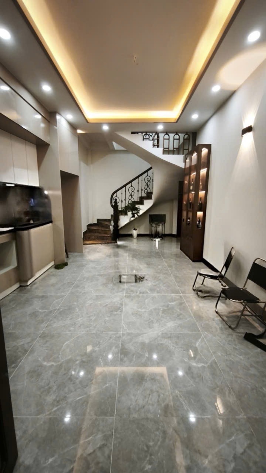 Nhà 5 tầng diện tích 30m2 tại Định Công, giá 7.85 tỷ