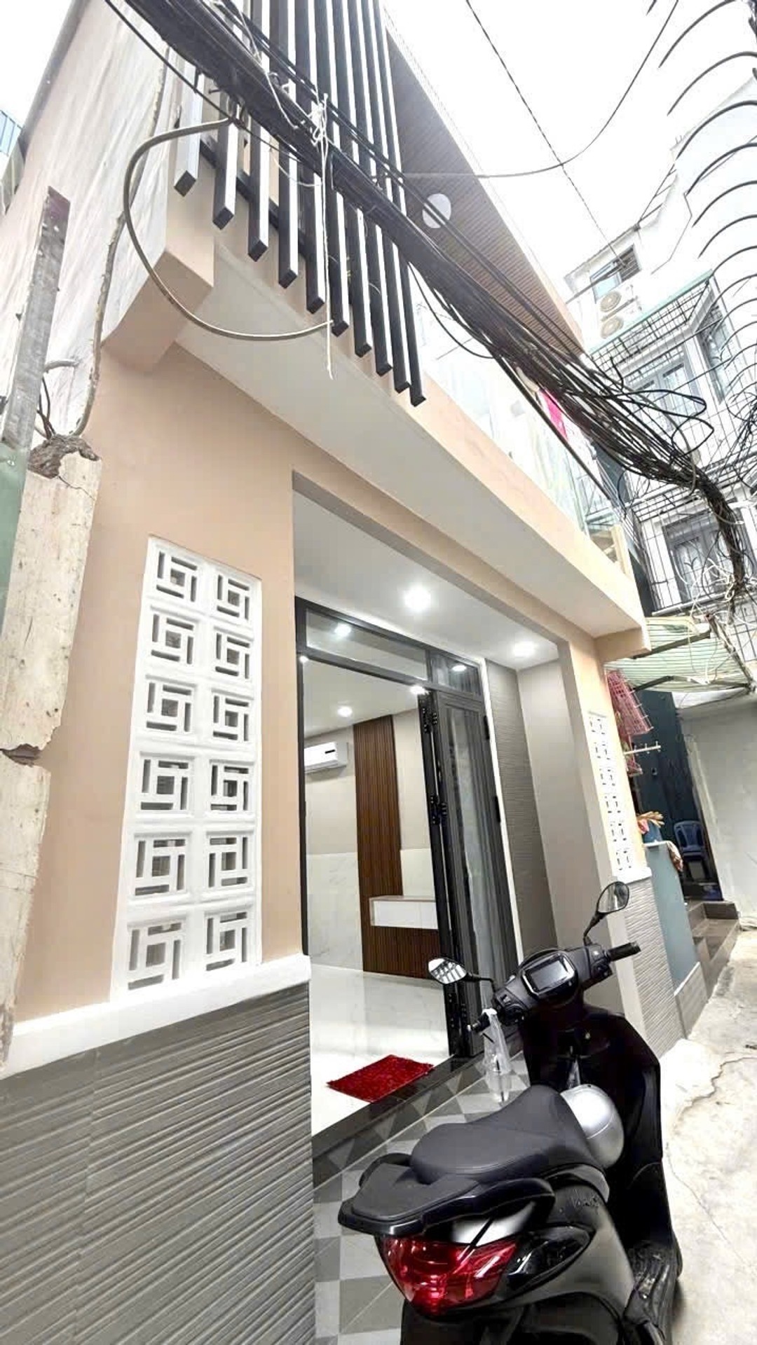 Nhà đẹp gần mặt tiền Điện Biên Phủ, P.17, sát Q1. Gần các trường Đại học, thiết kế đẹp vào ở ngay.
