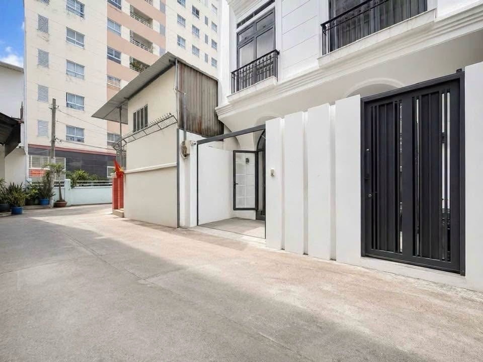 Hẻm xe tải, gần các trường Đại Học đường Điện Biên Phủ, BT. Nhà mớivào ở ngay, nội thất đẹp,