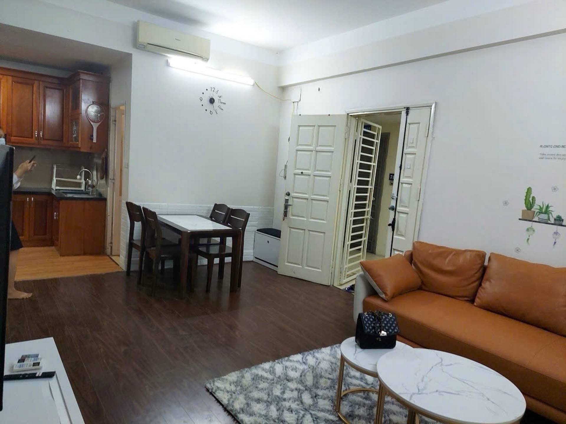 Bán nhà chung cư nhỉnh 6 tỷ - view thoáng phố Nguyễn Ngọc Vũ
Cực thiện chí