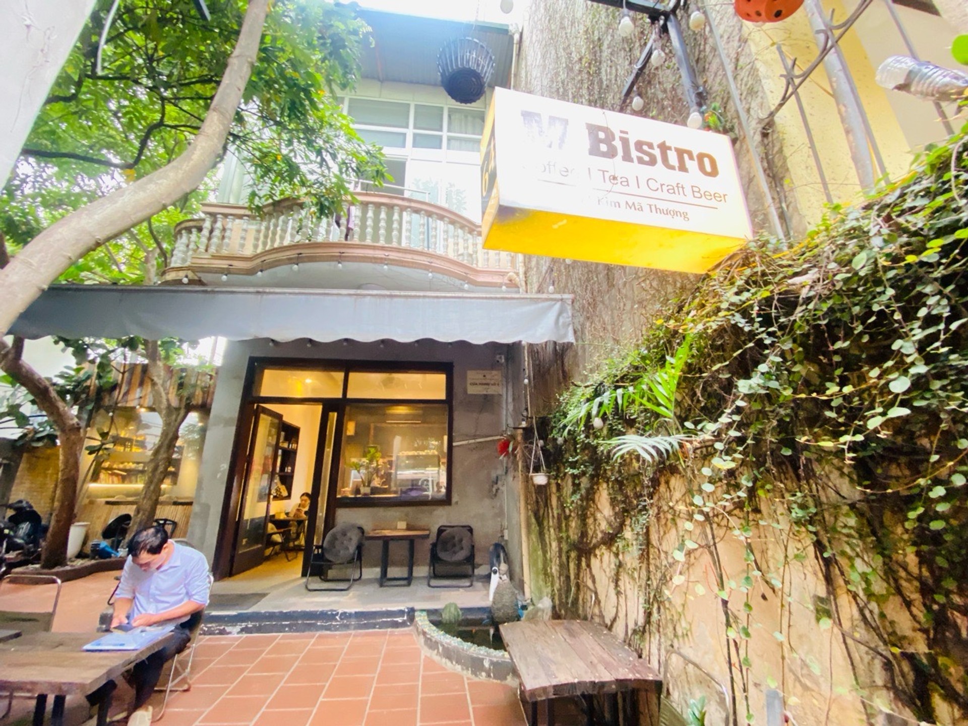 Nhà mặt phố lô góc ba mặt thoáng cho thuê cafe tại Kim Mã Thượng