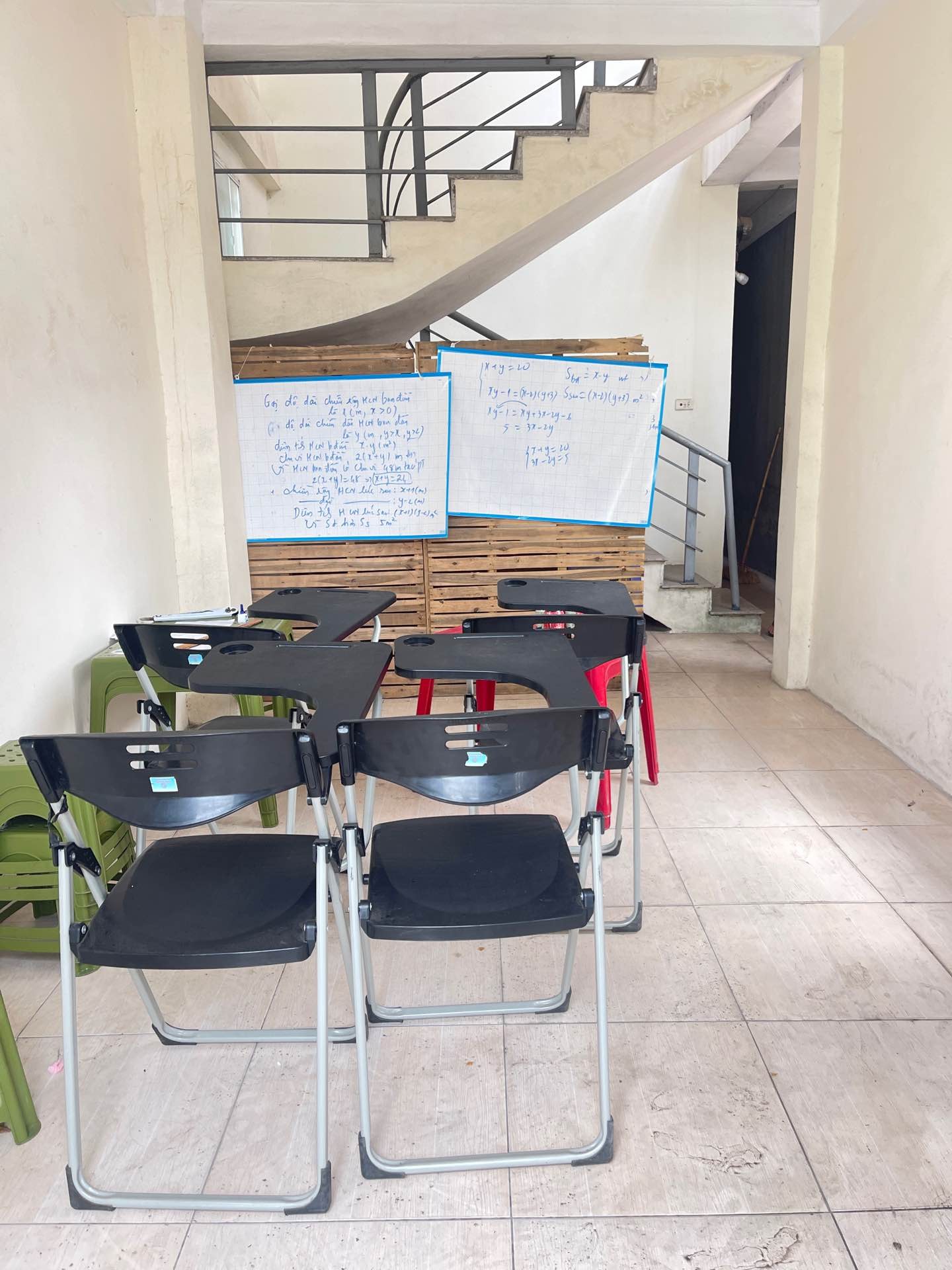 Nhà 6 phòng tiện nghi tại Thôn Đông giá chỉ 2,55 tỷ
