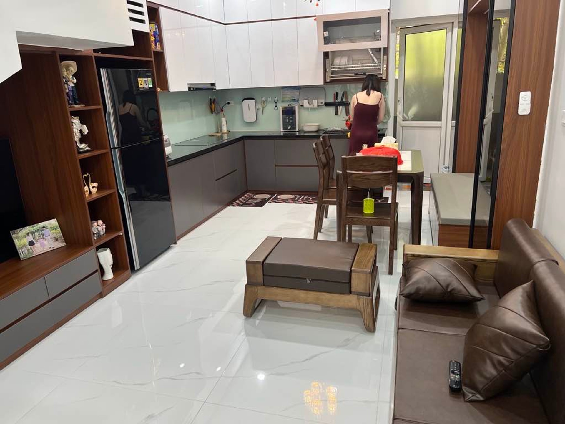 Bán nhà riêng 4 tầng khu vực Hàm Nghi, diện tích 65.9m², ô tô vào nhà