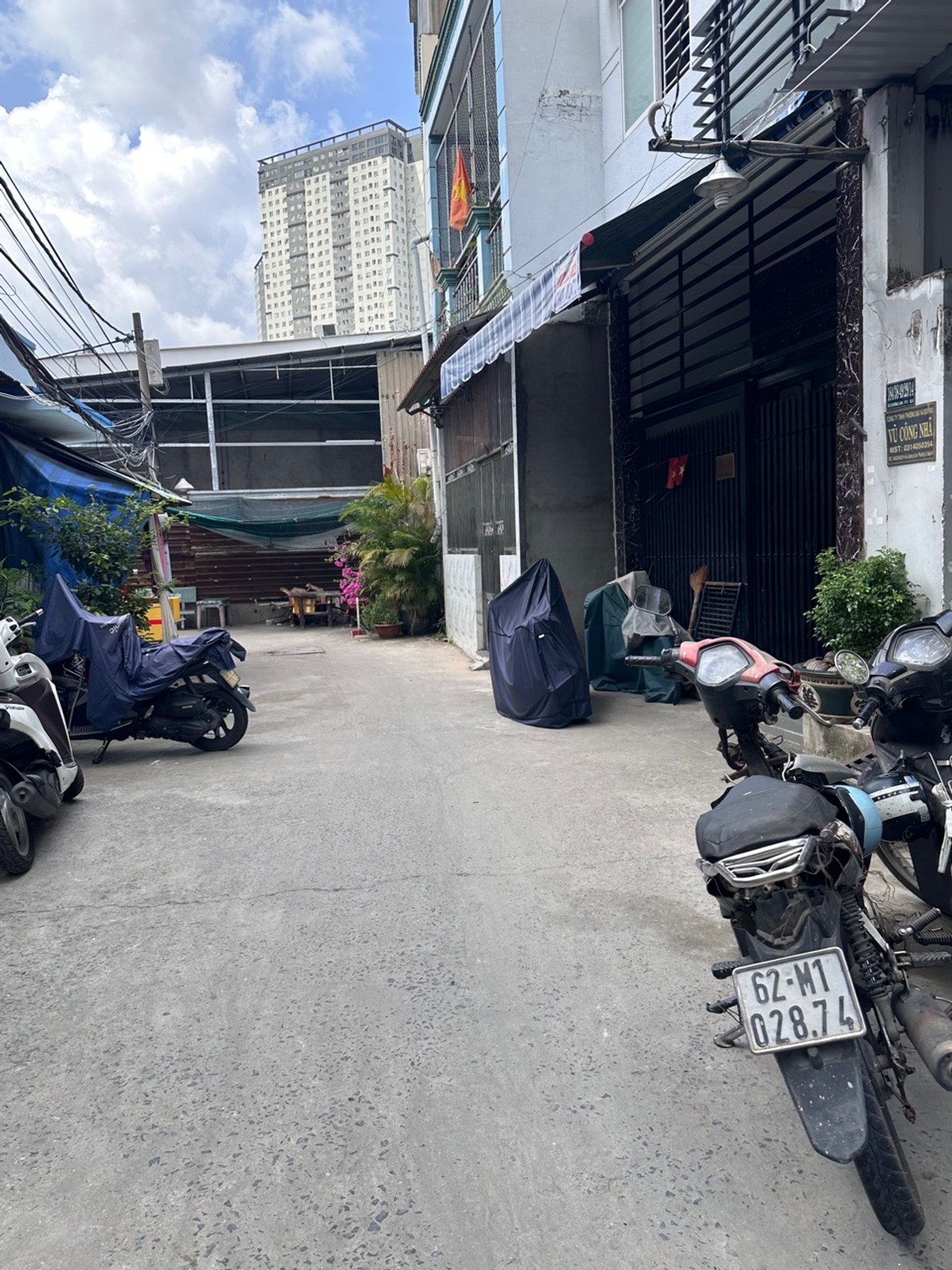 Nhà mới xây tại Quận 8, thiết kế hiện đại, sẵn sàng vào ở