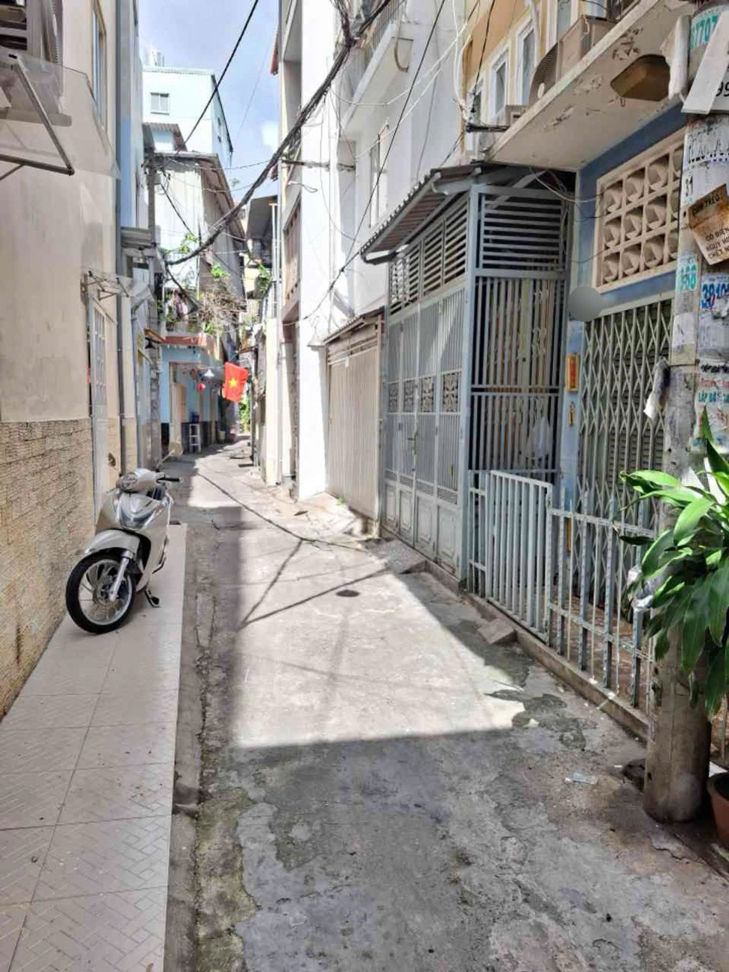 B.án Nh.à Q.5 khu phố KD sầm uất ngày đêm Nguyễn Trãi - 4 tầng BTCT - DT: 31.2 m2 - nhỉnh 6 tỏi