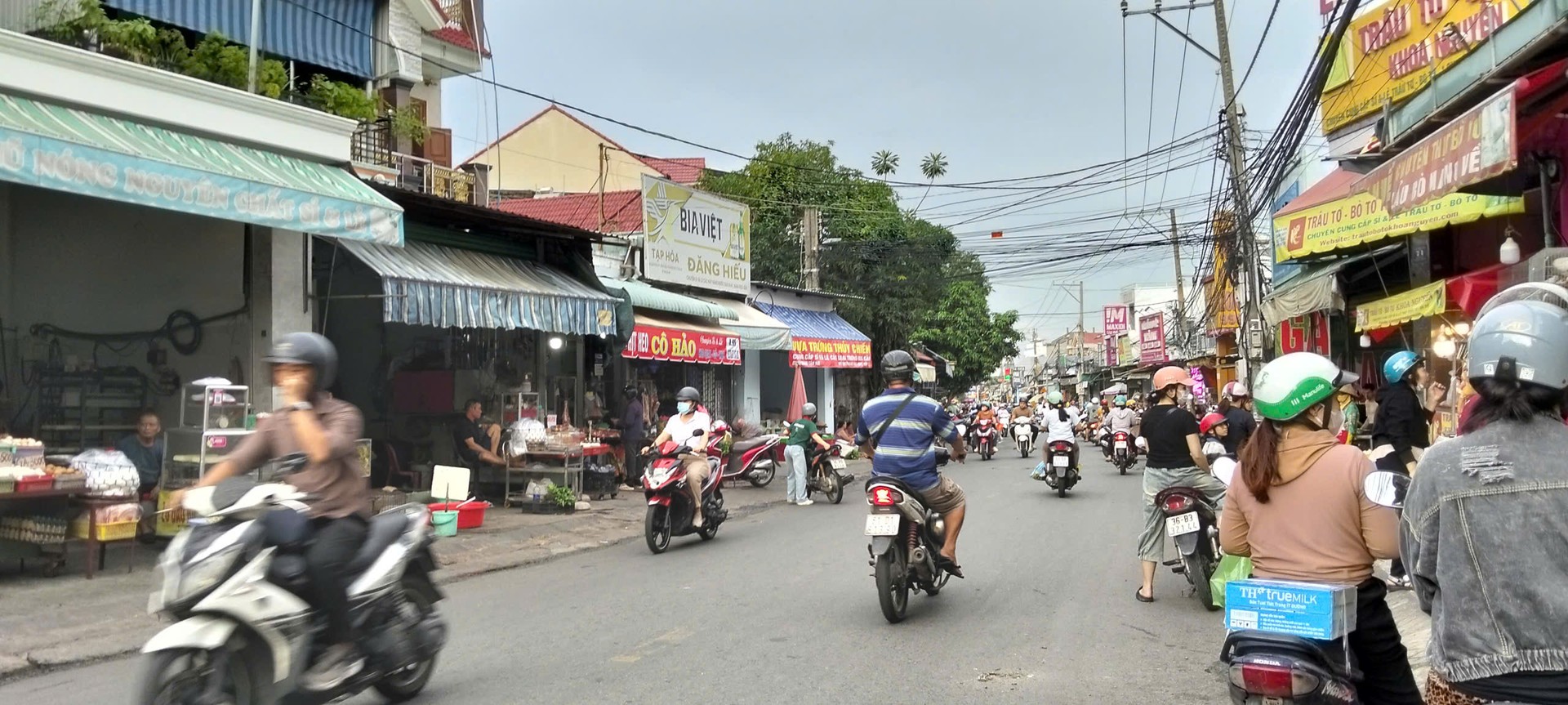 Bán nhà mặt phố tại Dĩ An, diện tích 106.8 m2, vị trí kết nối thuận tiện