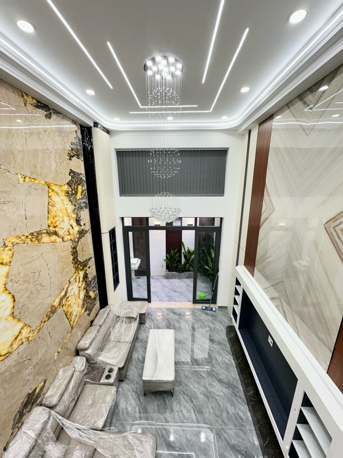 NHÀ THANG MÁY, ĐƯỜNG 8M ĐẬU XE HƠI THOẢI MÁI - 5Tầng-Ngang 4m - Hương Lộ 2 - BÌNH TÂN