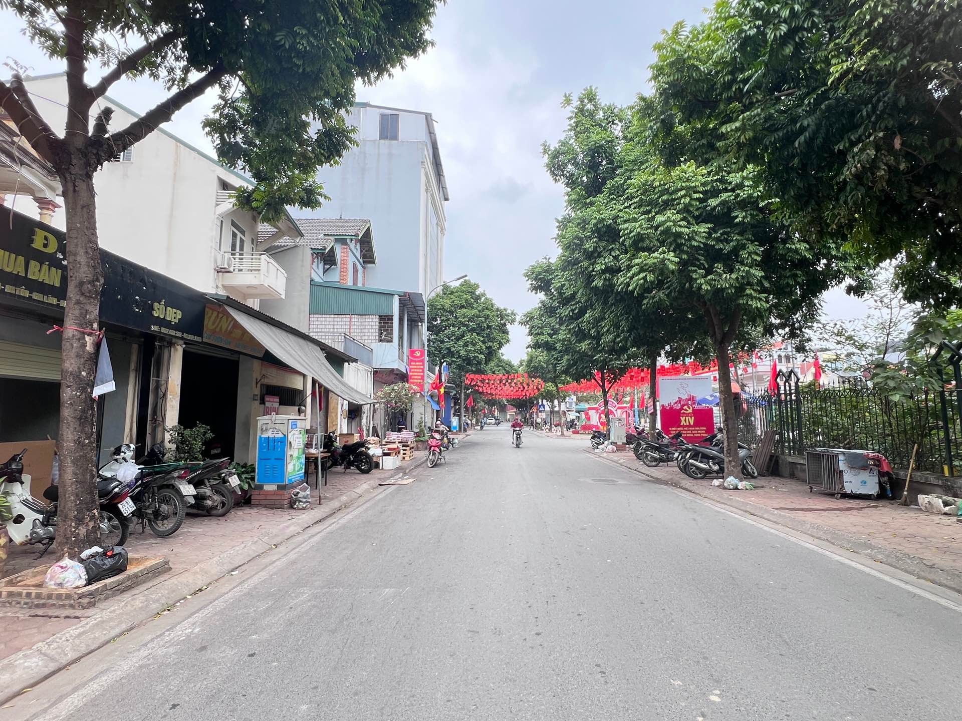 Bán đât, lô góc 3 mặt thoáng tại xã Đa Tốn, view công viên