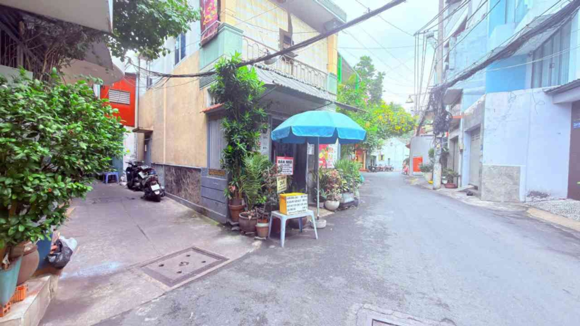 Nhà riêng 3 tầng, 4 phòng ngủ, hẻm xe hơi tại quận Tây Hồ
