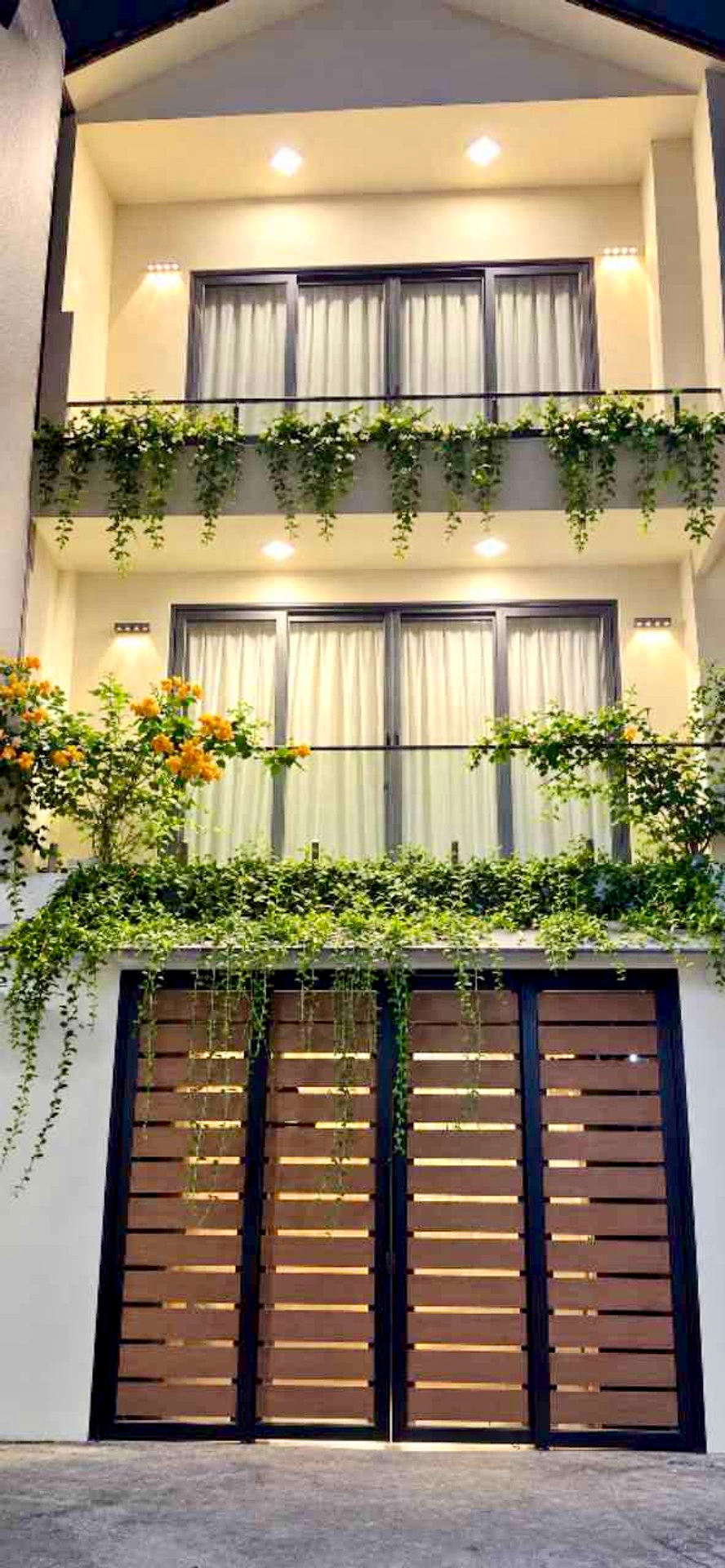 BÁN NHÀ ĐẸP 4 TẦNG - XE HƠI VÀO NHÀ - KHU DC BÌNH PHÚ ( Q.6) - NGANG 4,6M - CHỈ 4,2 TỶ