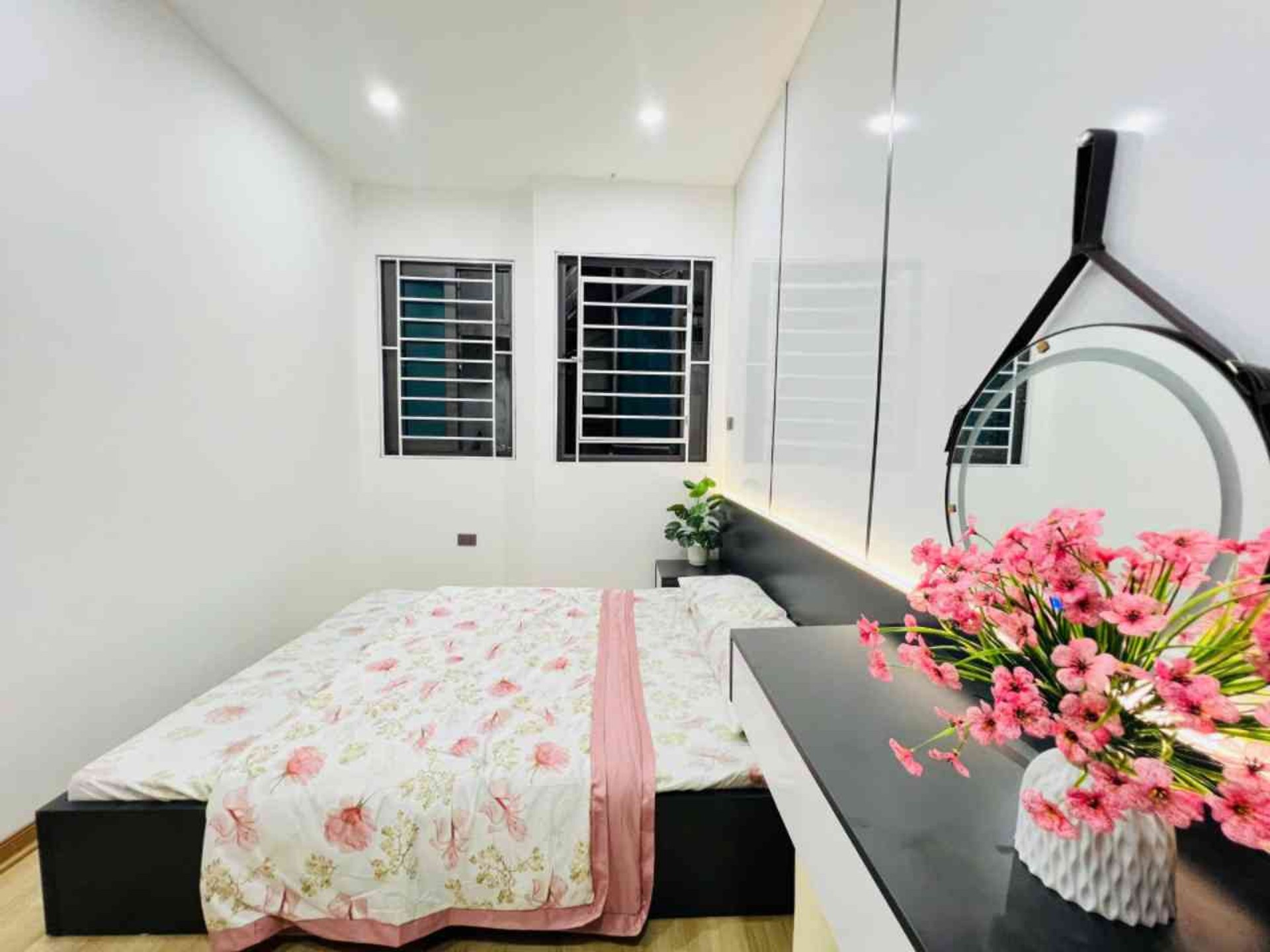 Bán nhà riêng 5 tầng tại Khâm Thiên, ngõ thoáng, 50m ra phố