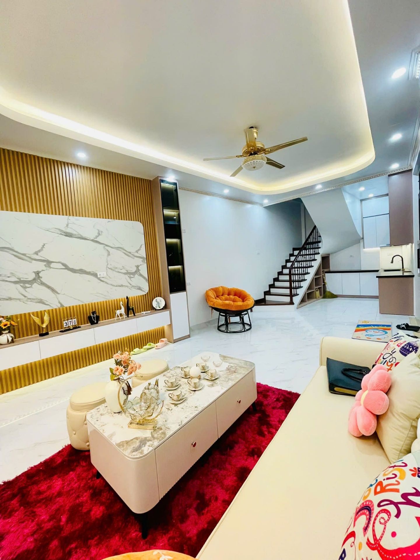 Nhà Trung Kính giá tốt chờ đường 2.5 mở rộng