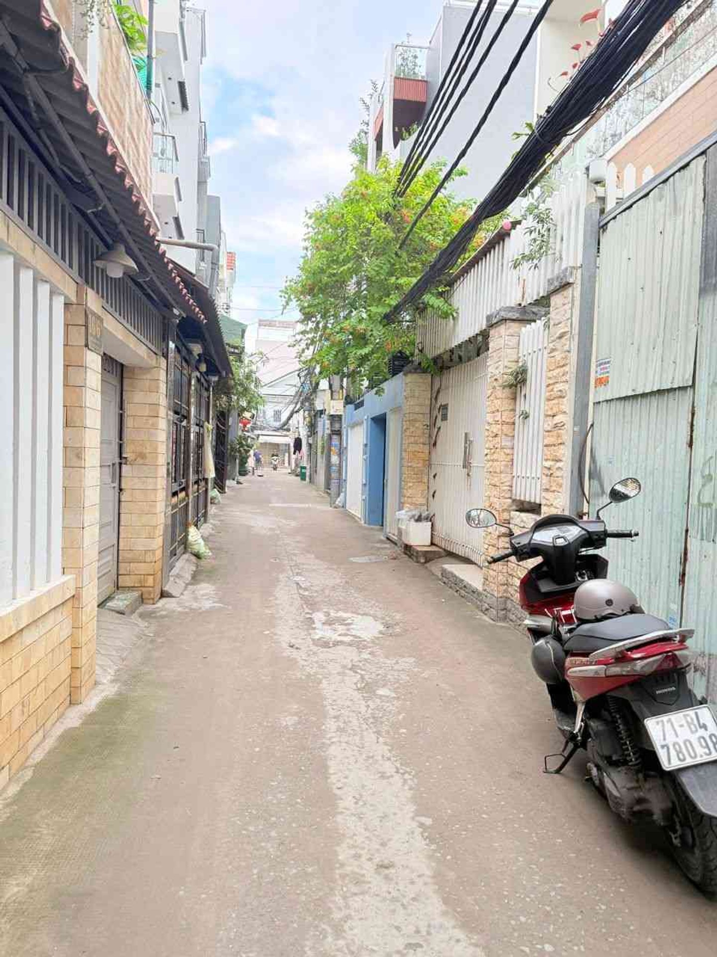 Cơ Hội Sở Hữu Nhà Phố 2 Tầng Sát Chợ Phú Thuận Giá Tốt