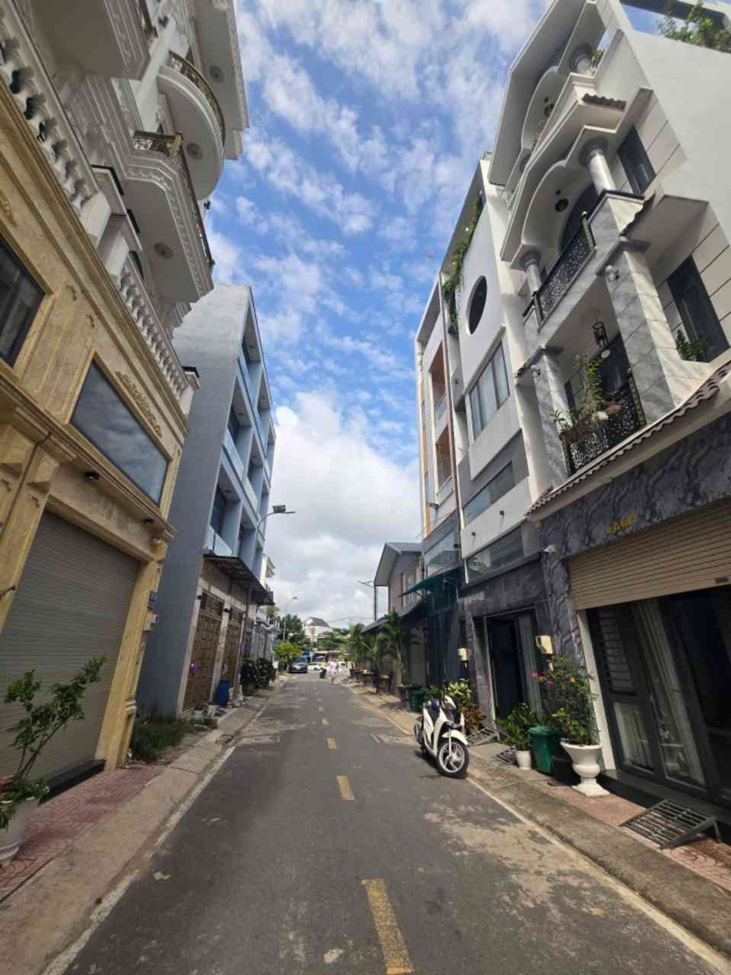 Nhà 5 tầng hiện đại tại Bình Tân - Cơ hội sở hữu không gian rộng rãi cùng gara ô tô riêng