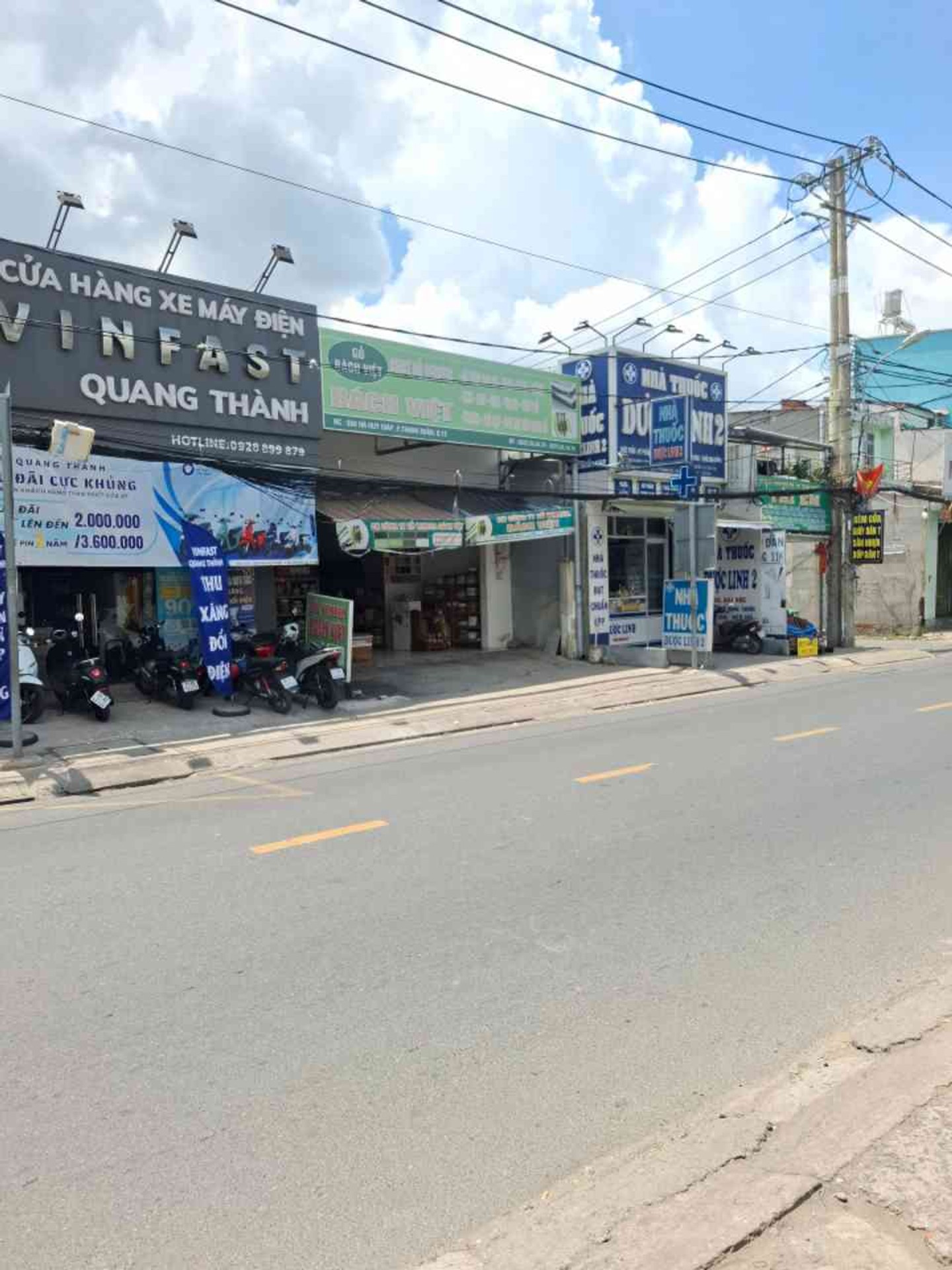 Nhà mặt phố kinh doanh sầm uất, mặt tiền rộng 10m tại quận 12