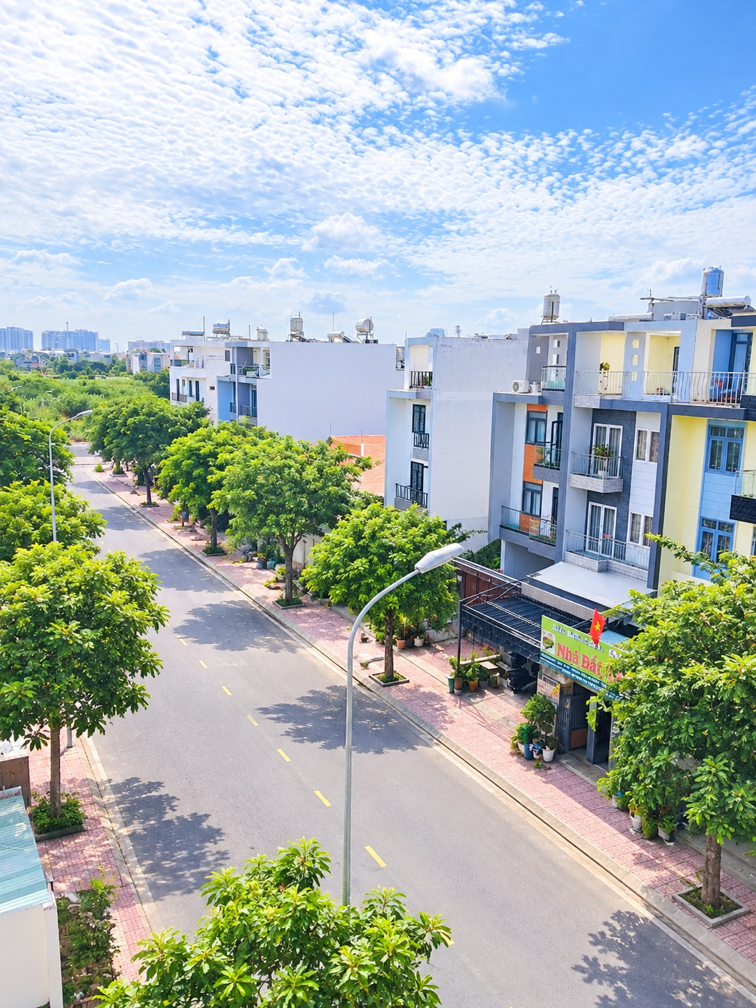 Cơ hội sở hữu nhà phố 5 x 20 10pn, ngay mặt tiền đường ô tô tại Bình Hưng BC